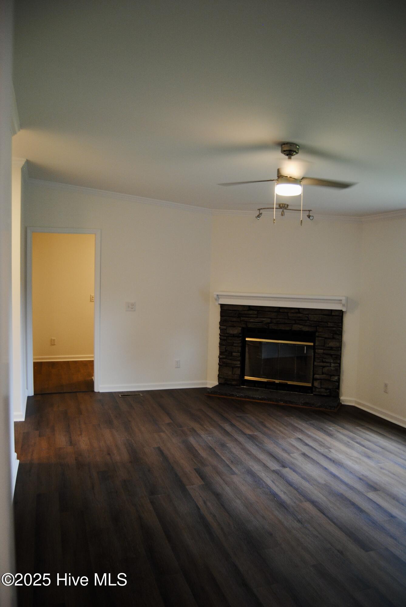 100533223 | Photo 21