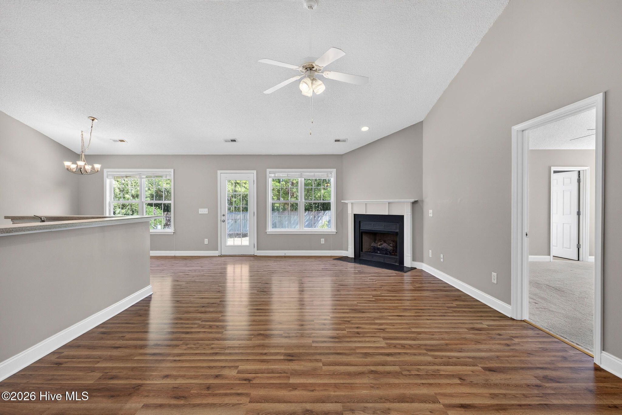 100567881 | Photo 10