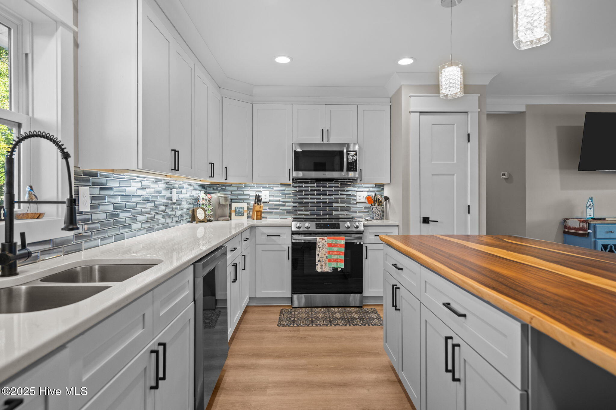 100538027 | Photo 24