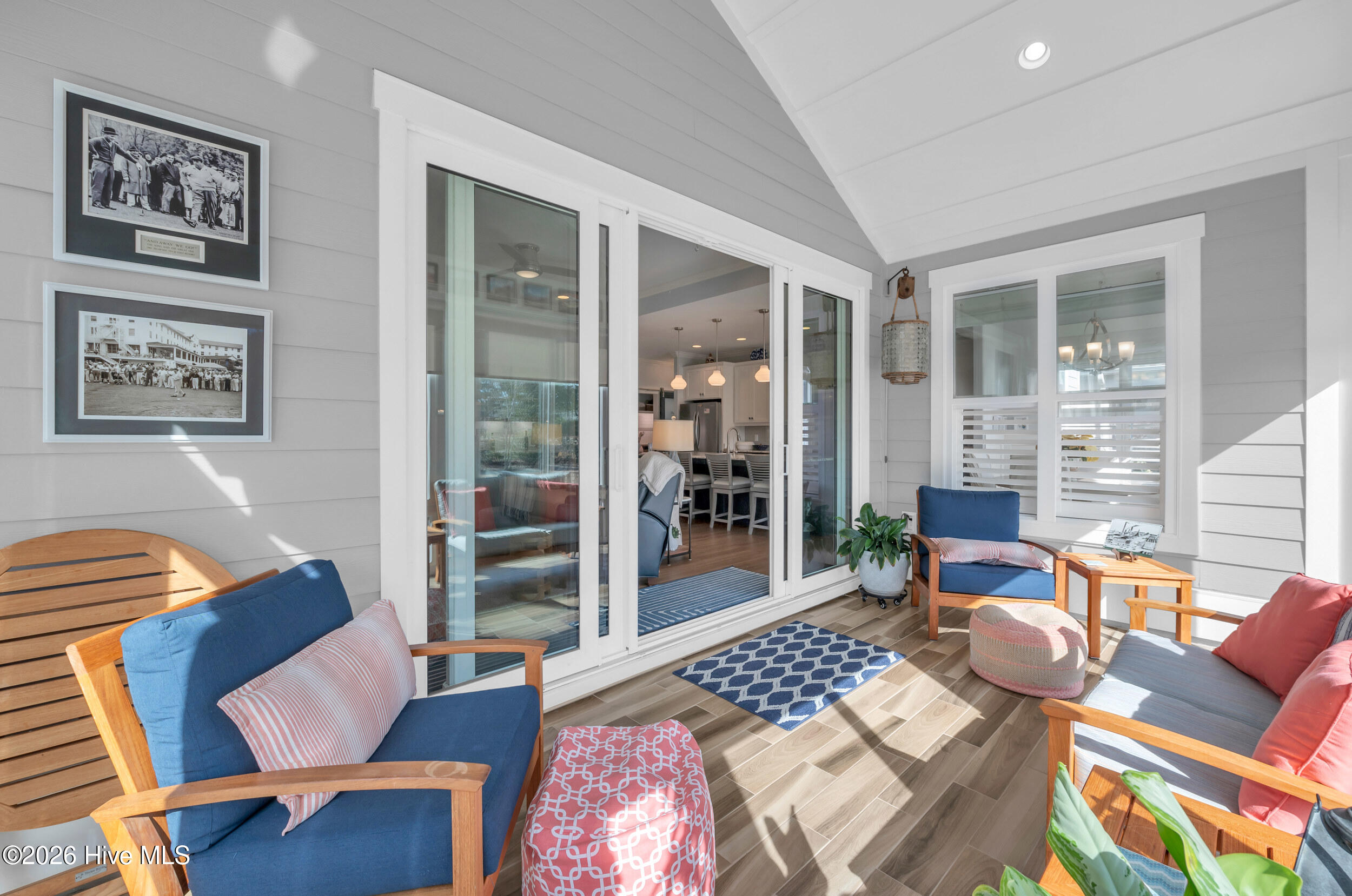 100550719 | Photo 43