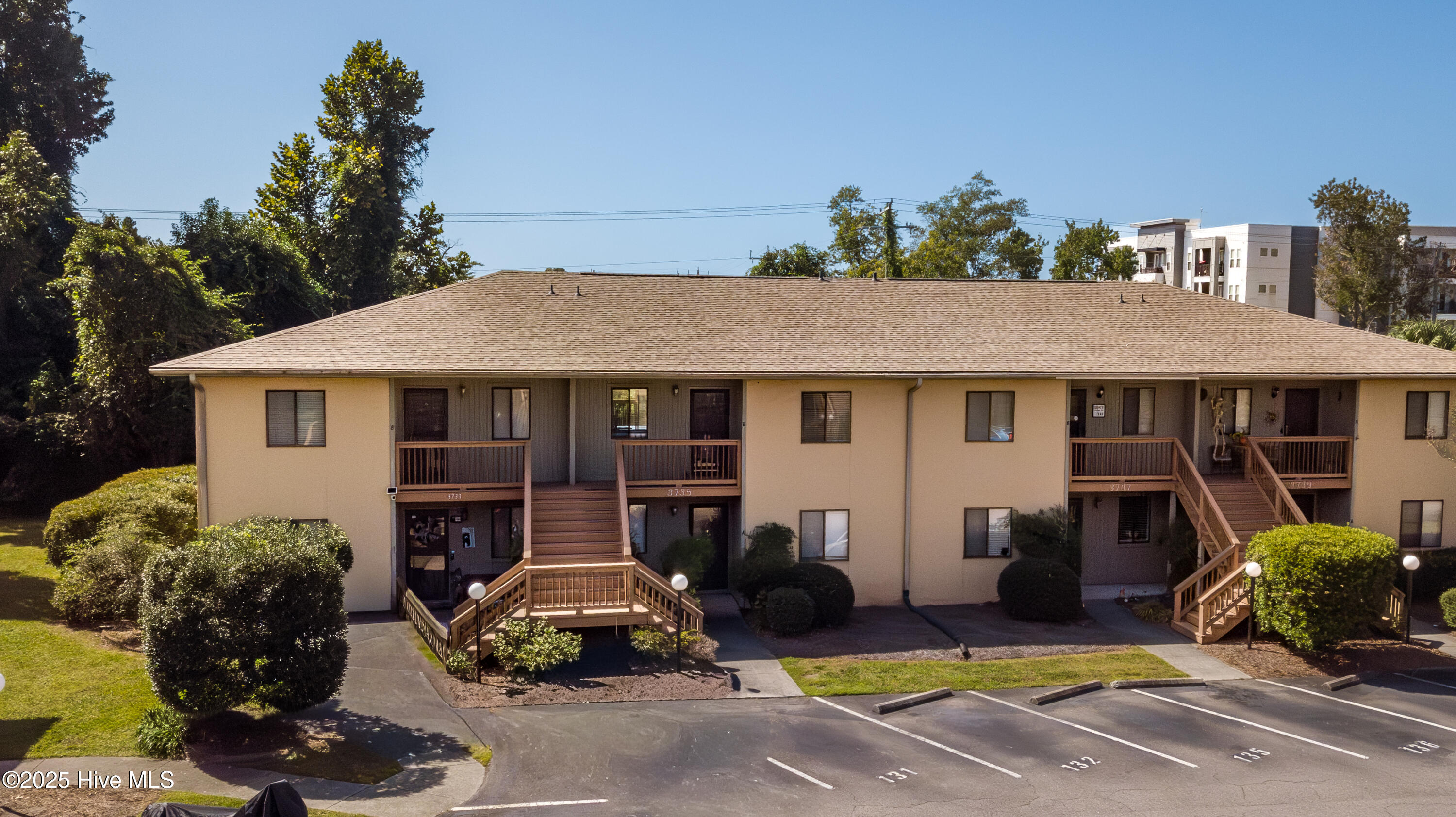 100534188 | Photo 39