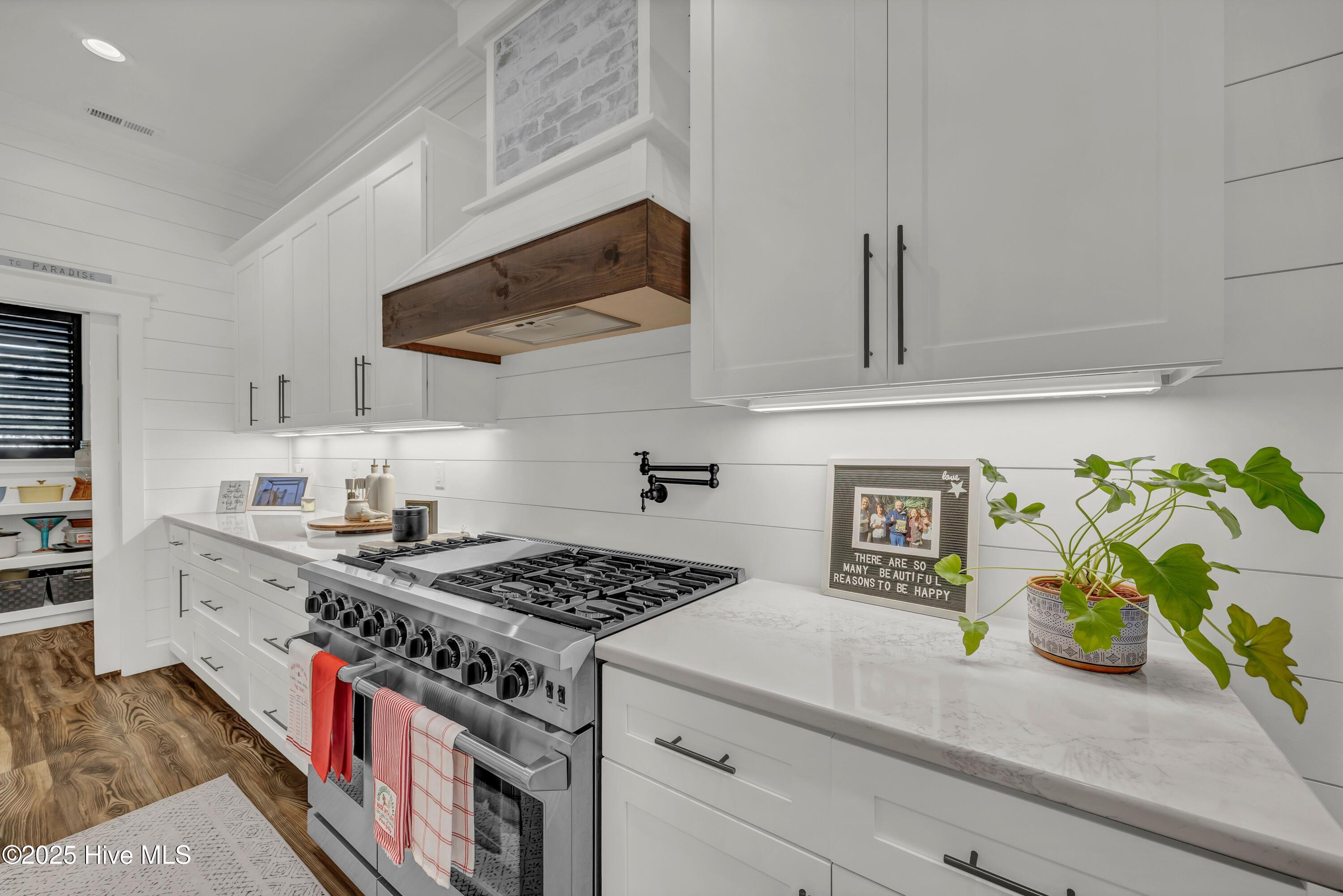 100543127 | Photo 19