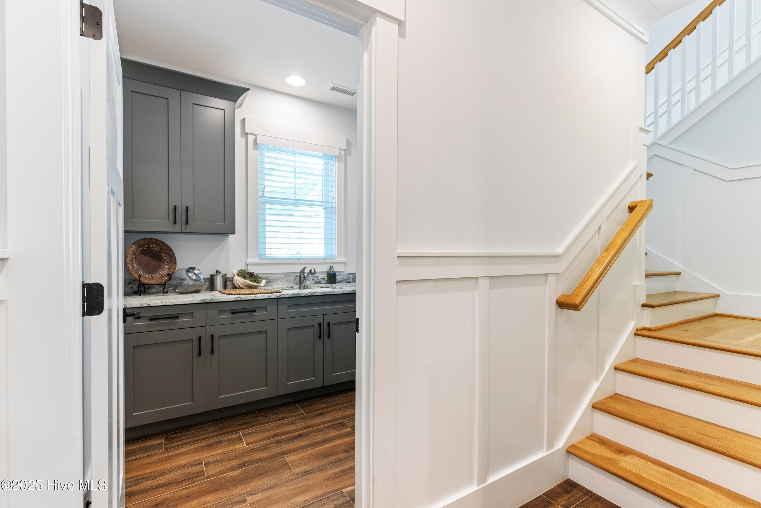 100540413 | Photo 41