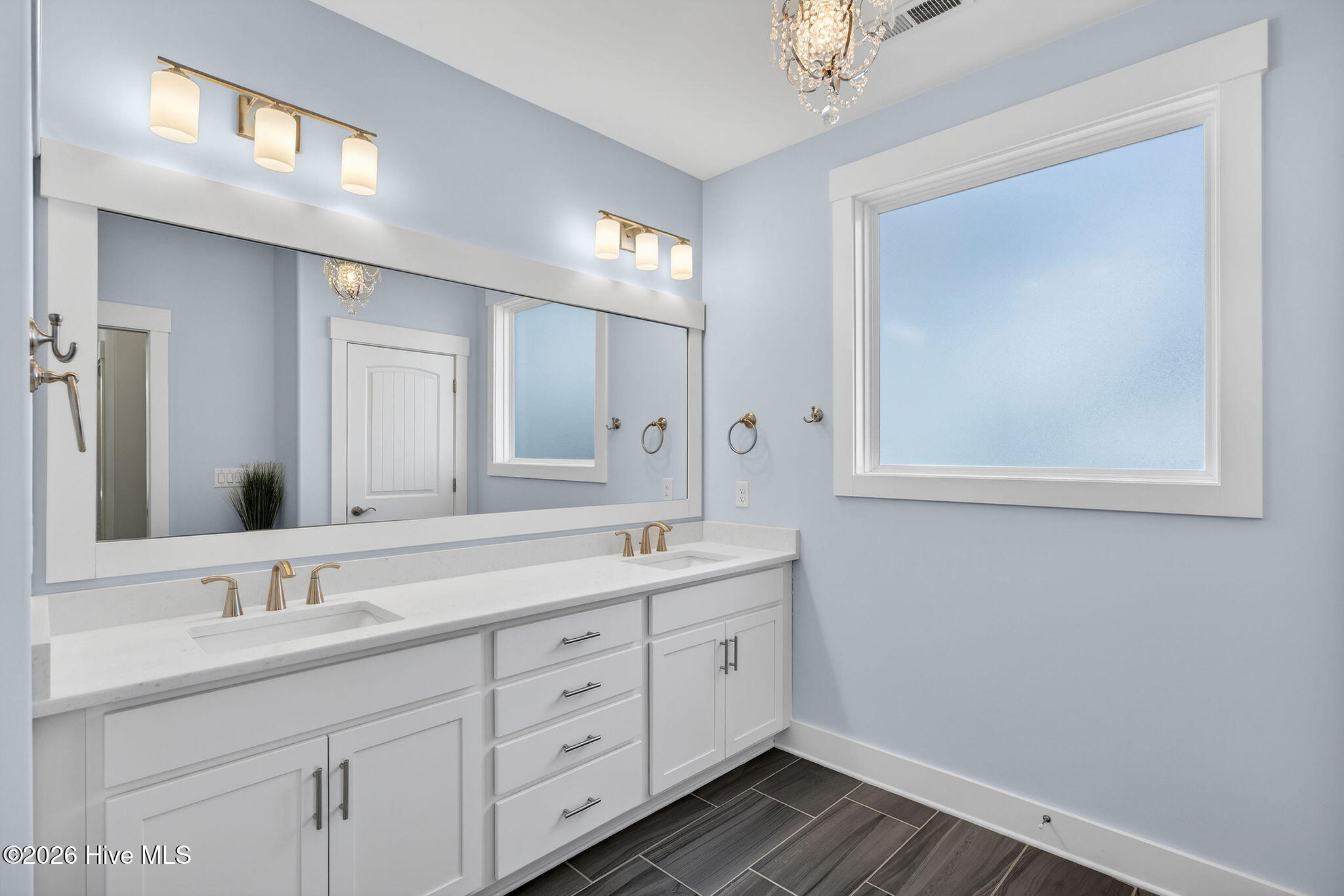 100554107 | Photo 32