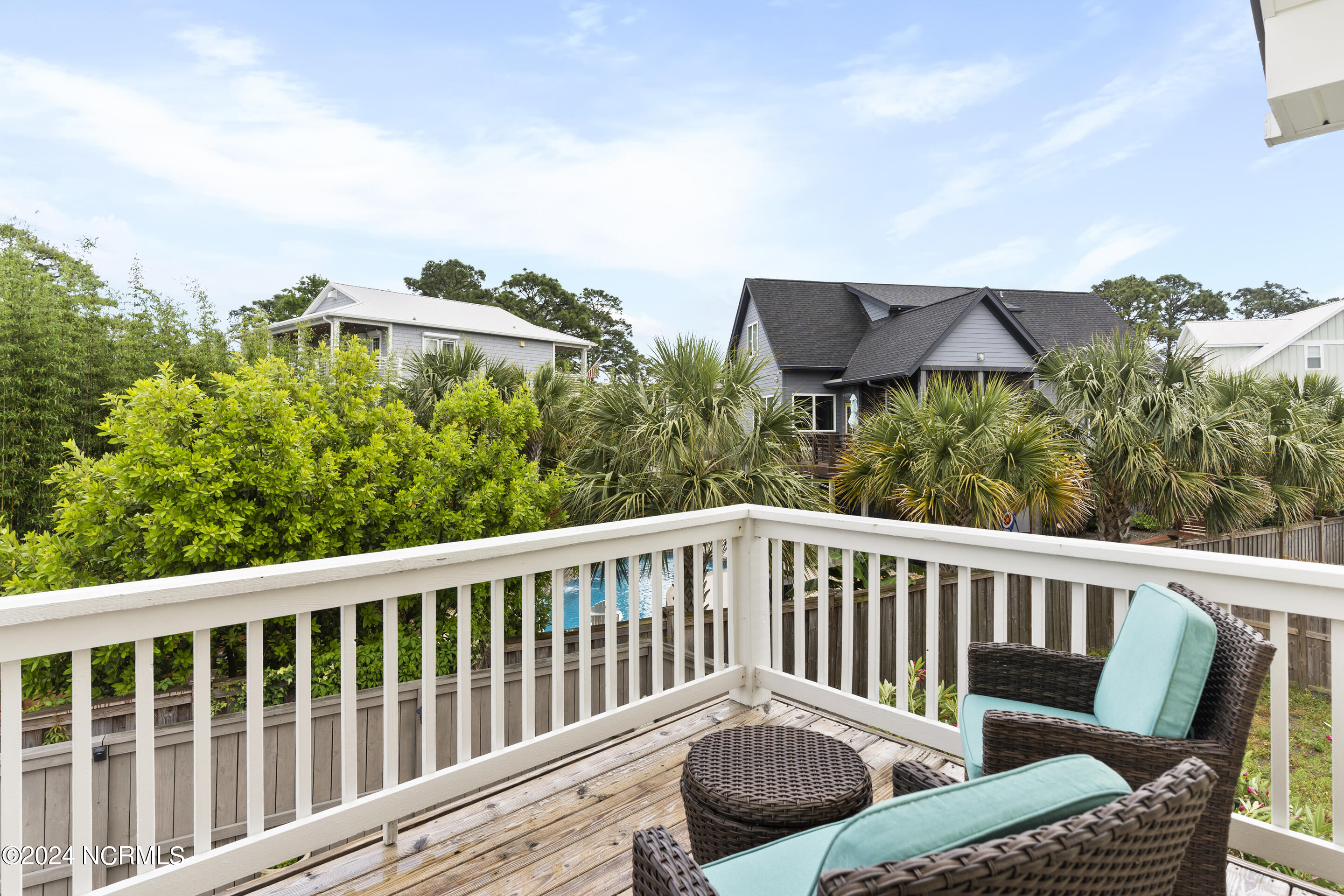 100562930 | Photo 17