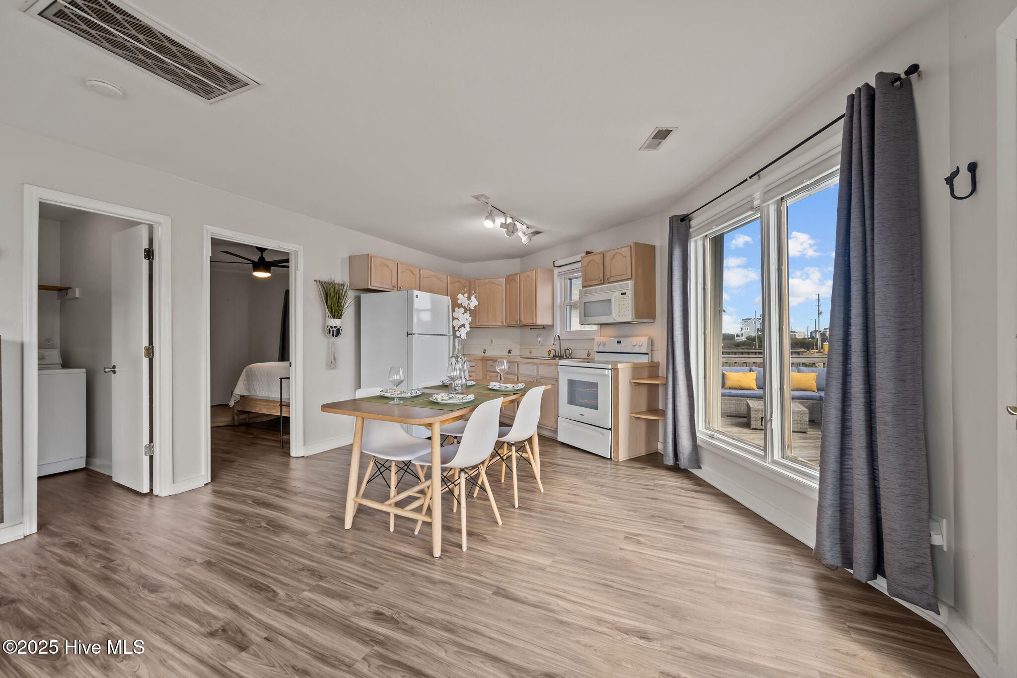 100543608 | Photo 10