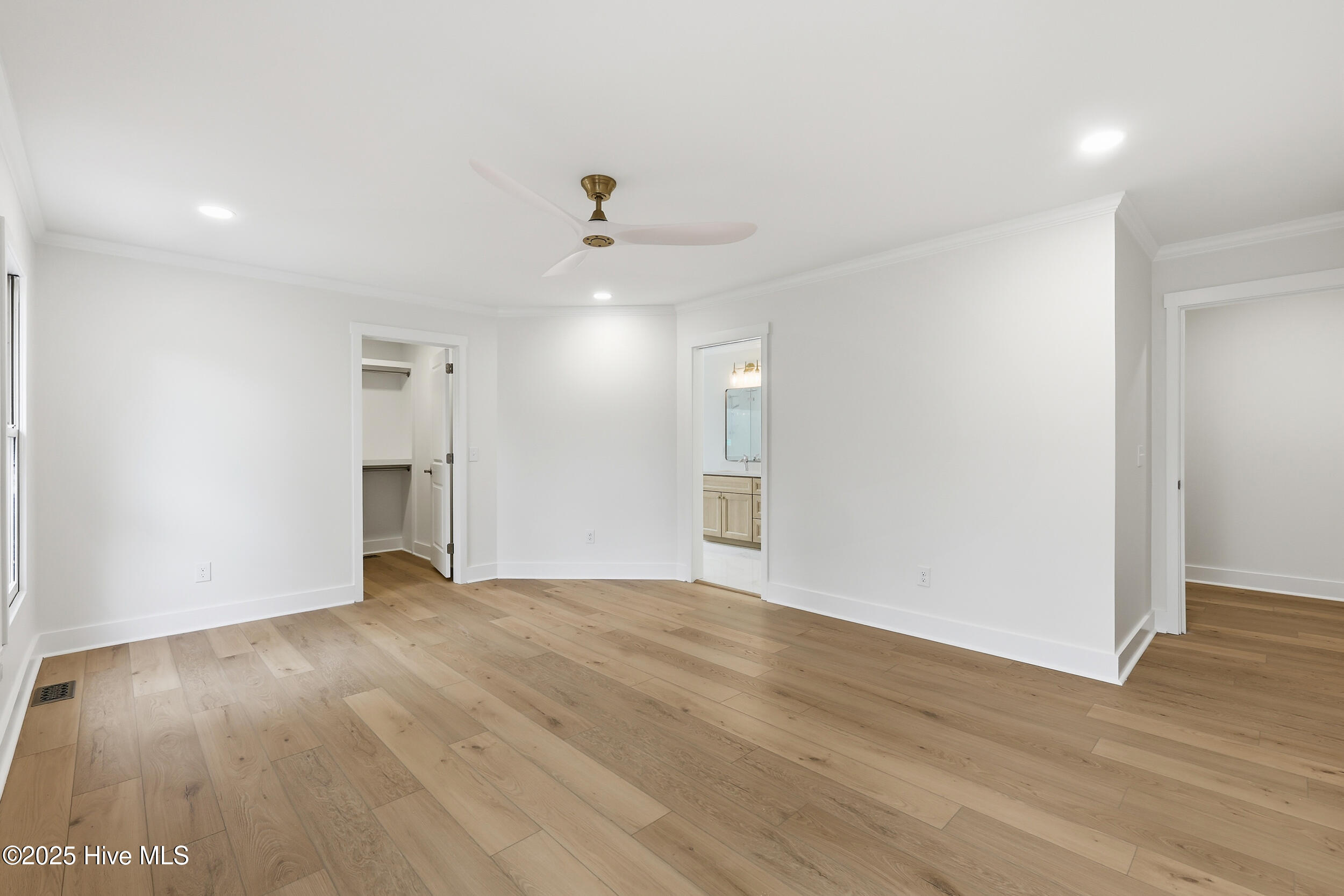 100544794 | Photo 30