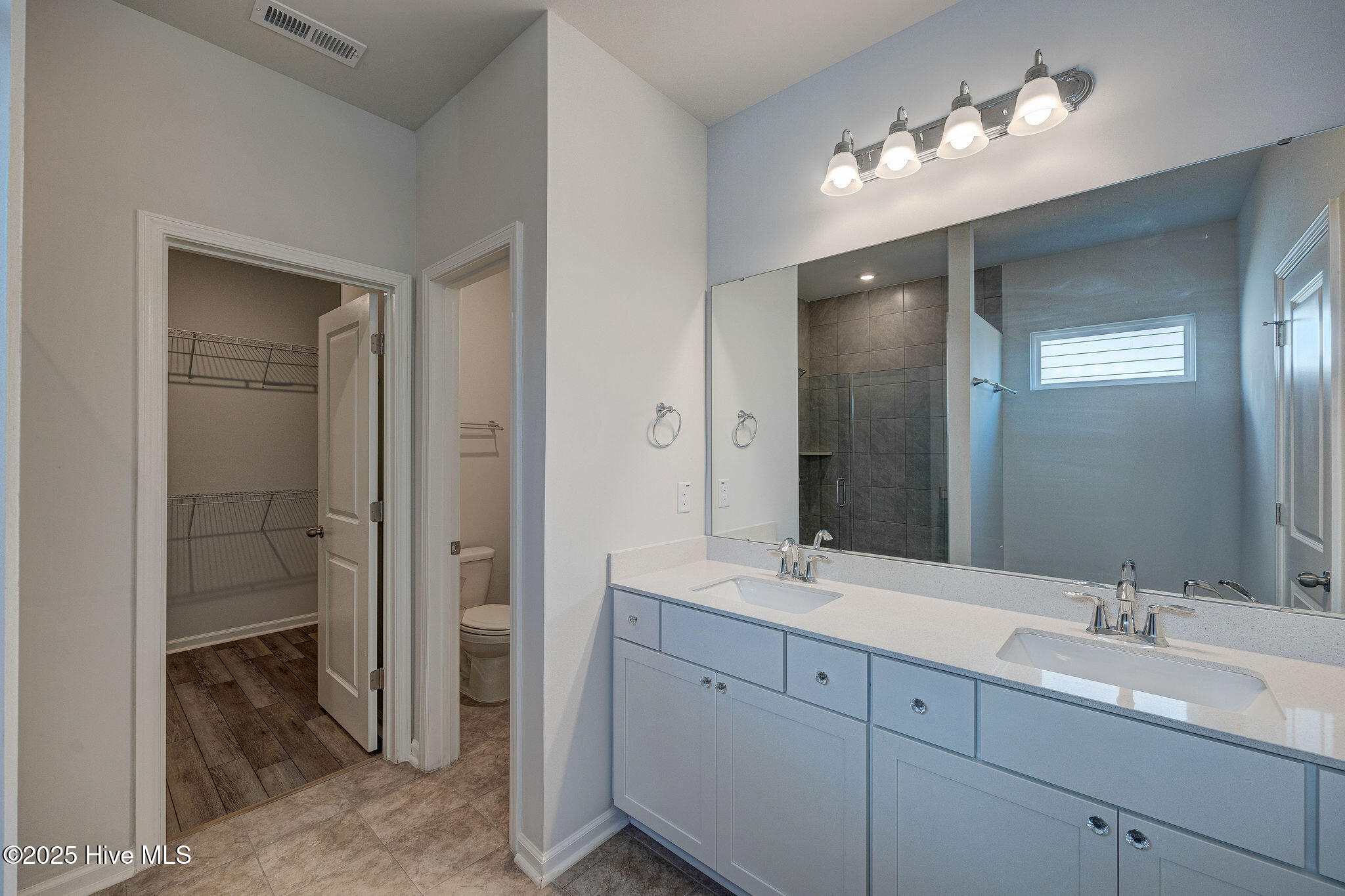 100534106 | Photo 21