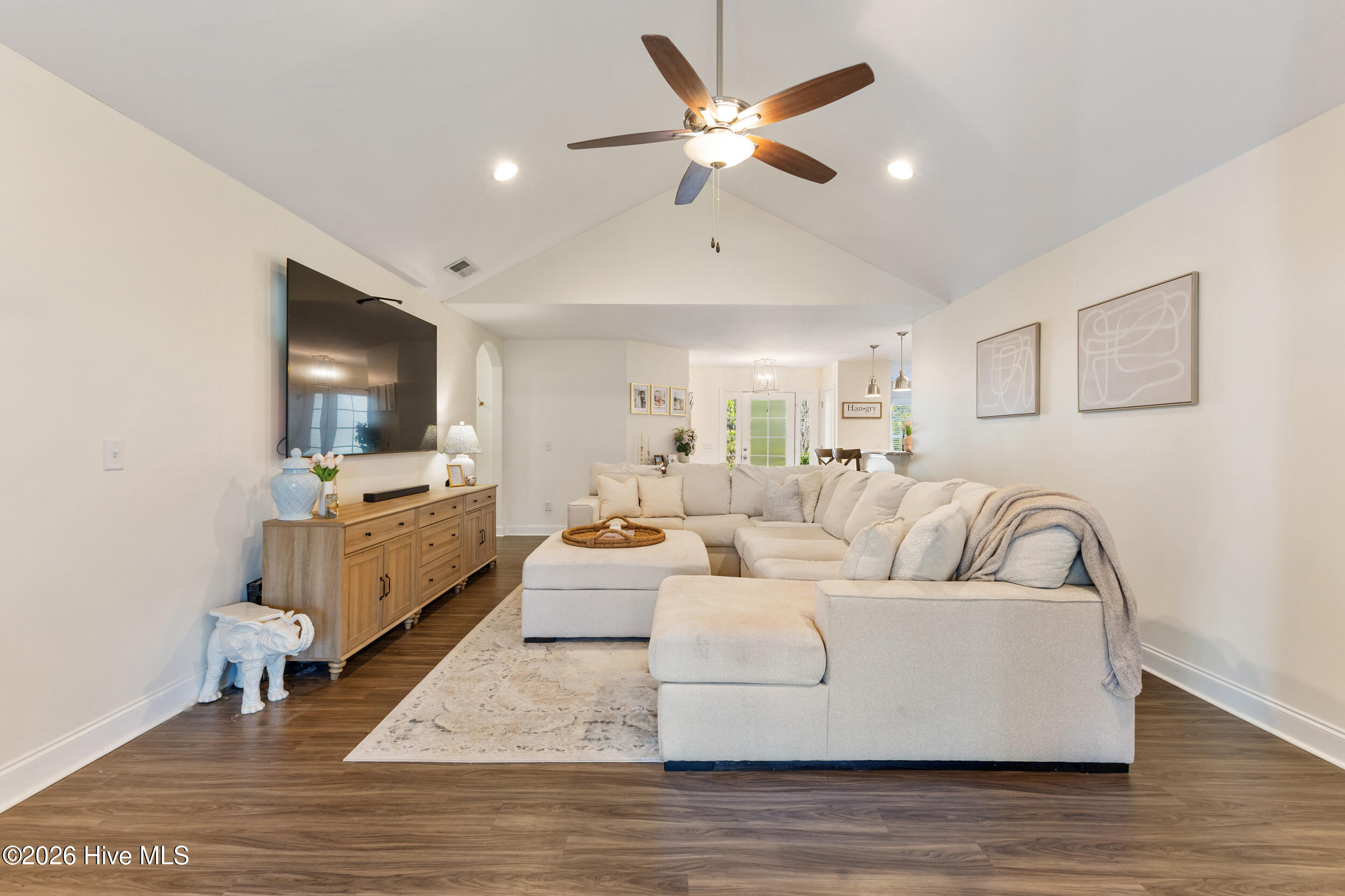 100557086 | Photo 19