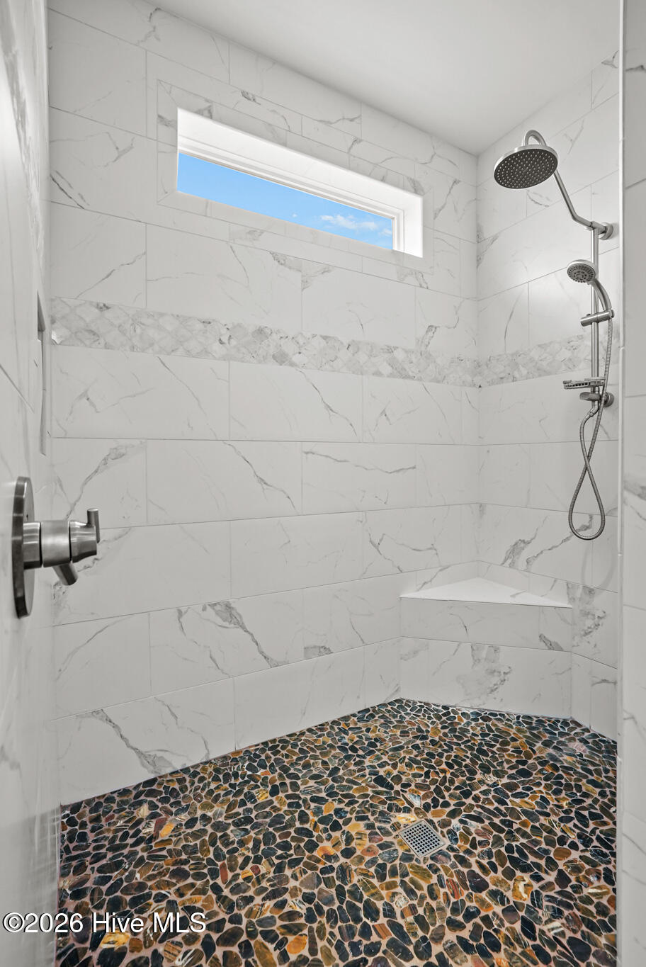 100558393 | Photo 18