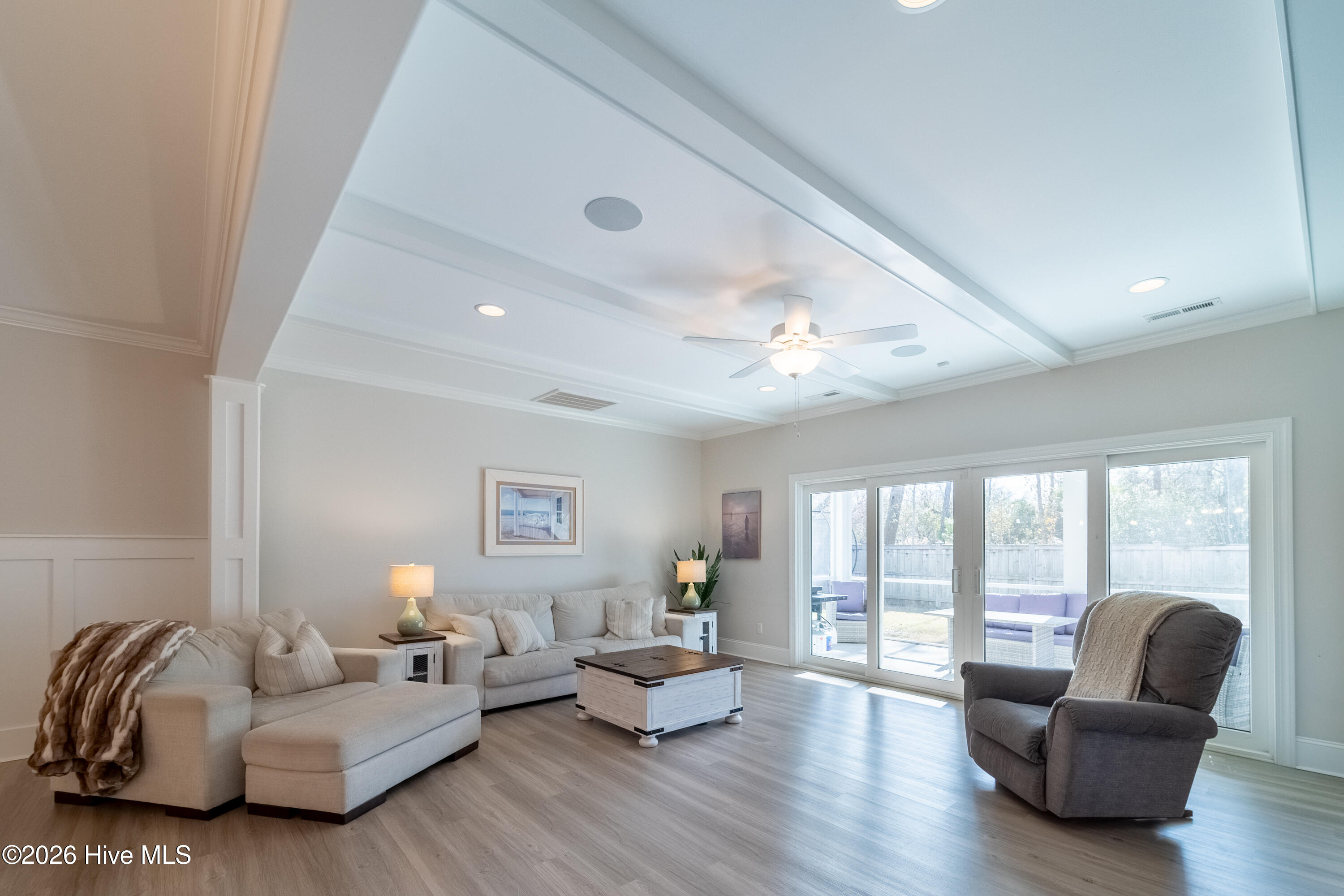 100549108 | Photo 20