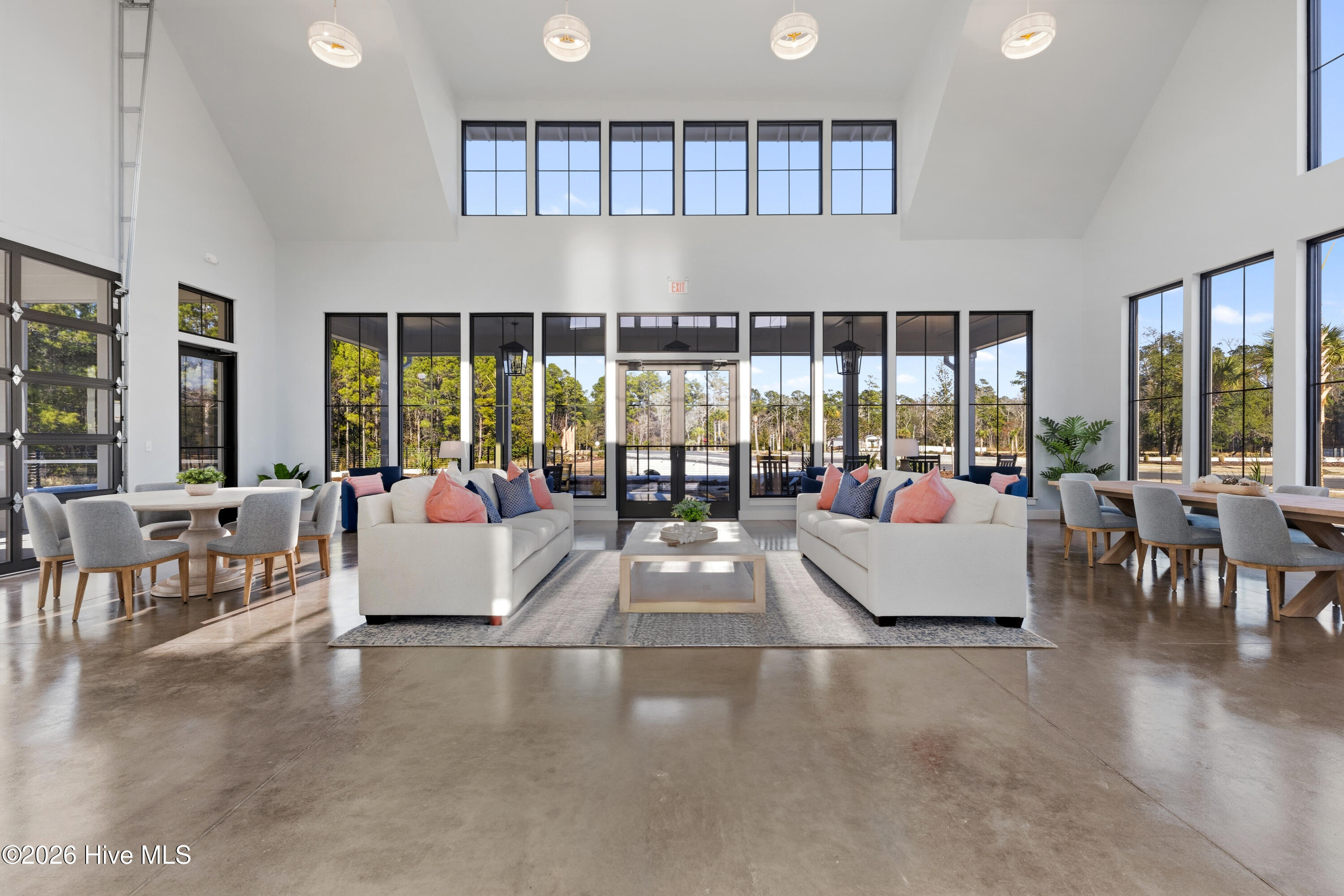 100555741 | Photo 26