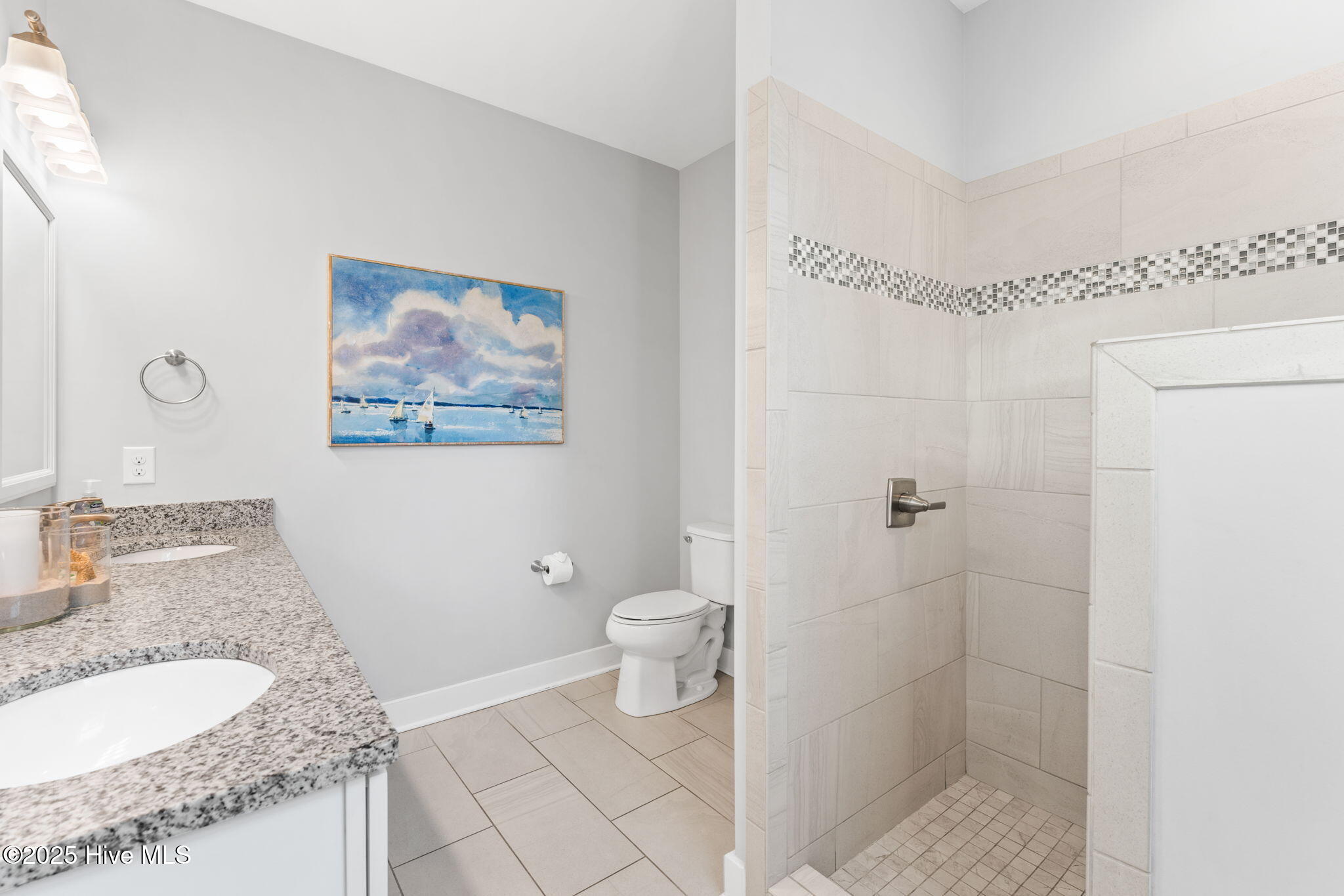 100545093 | Photo 32