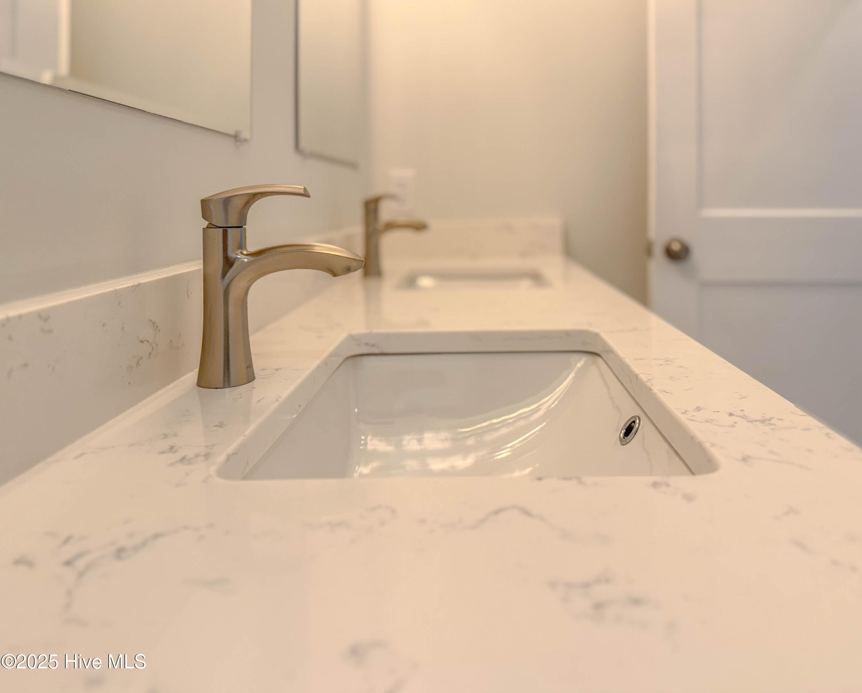 100529852 | Photo 43