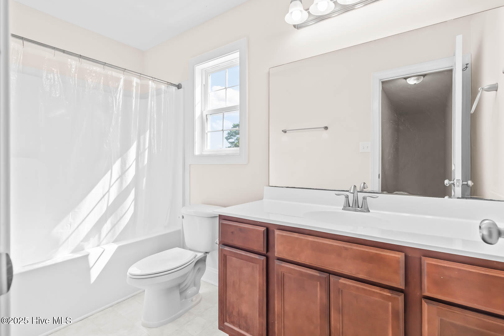 100520139 | Photo 13