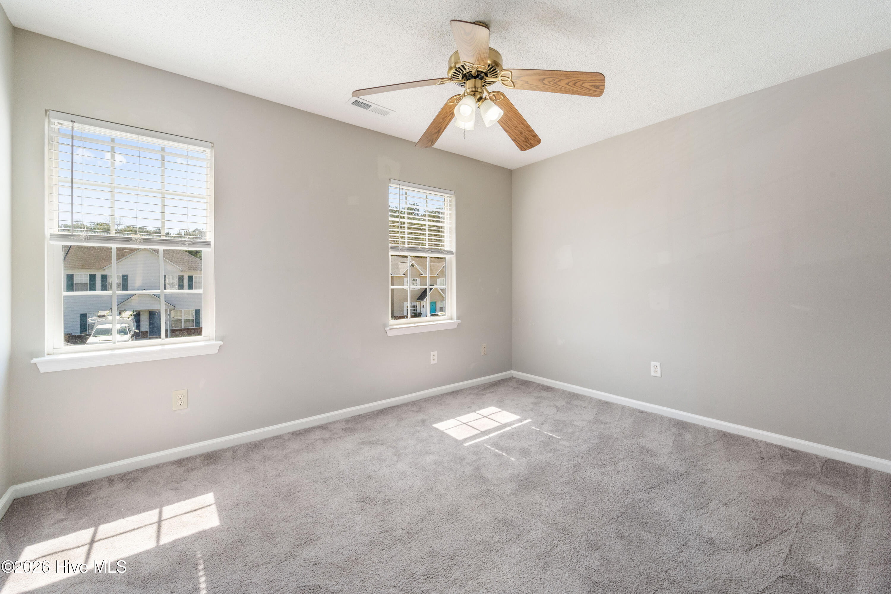 100551330 | Photo 10