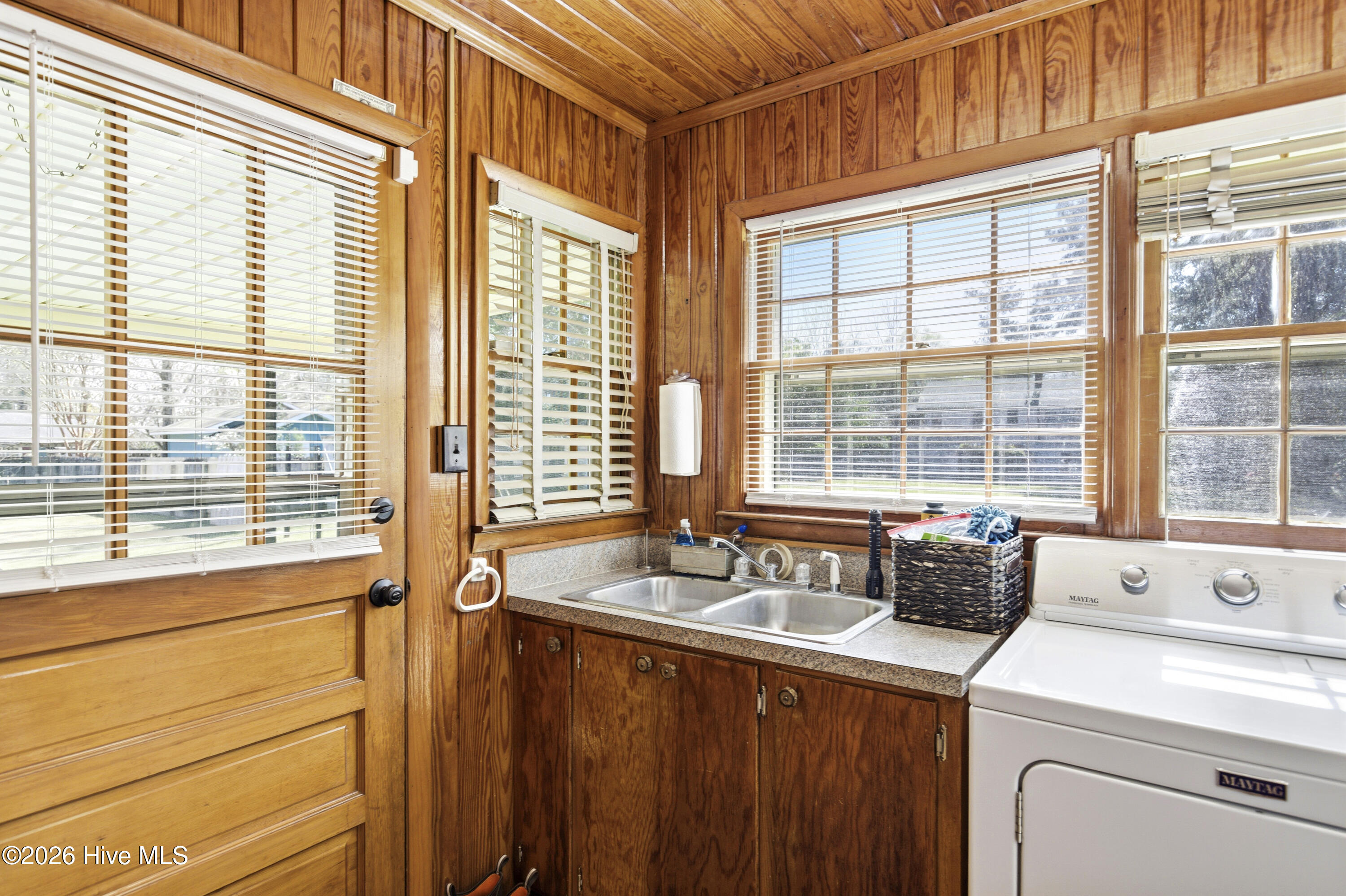 100561797 | Photo 42