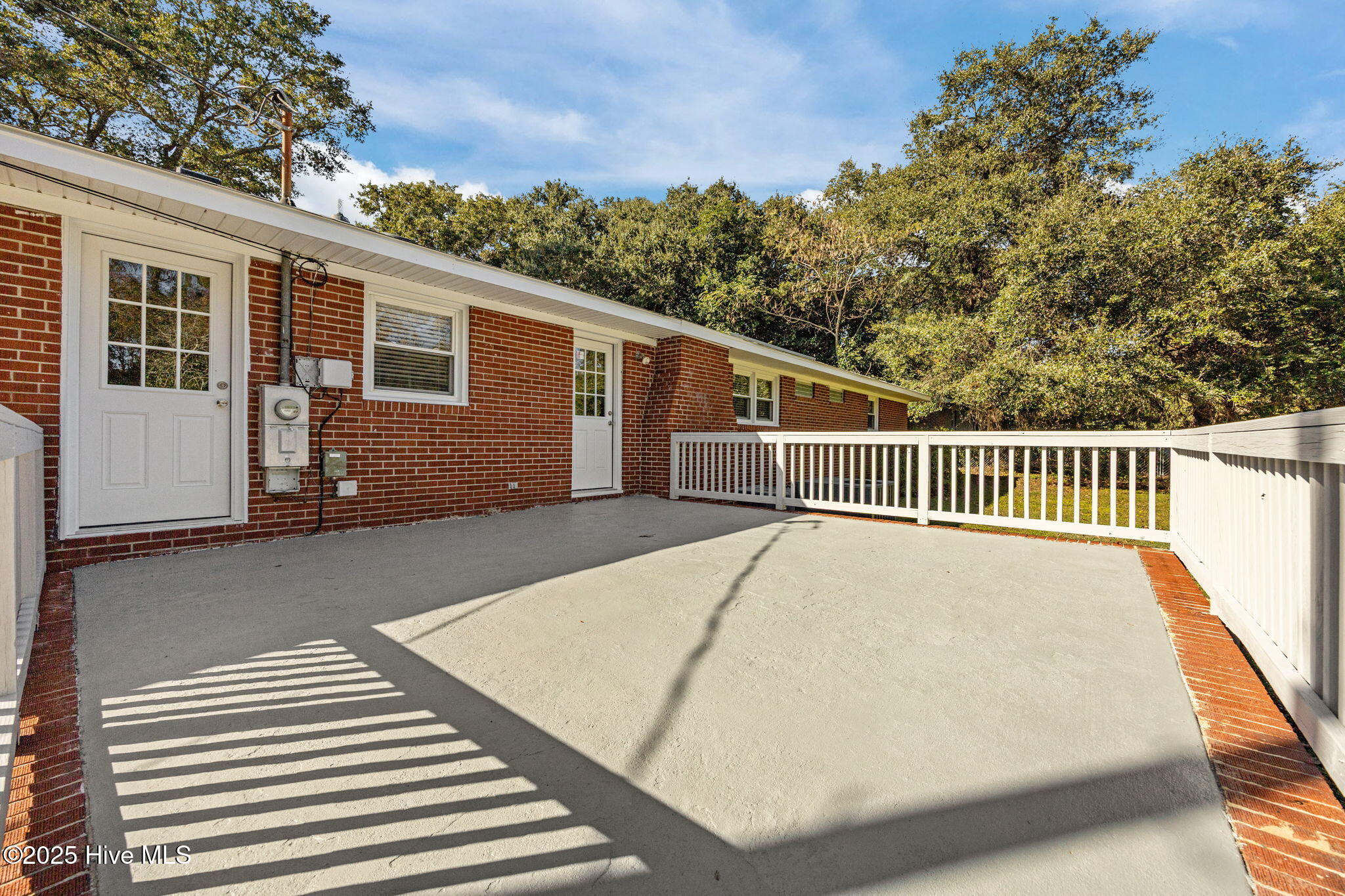 100540435 | Photo 36