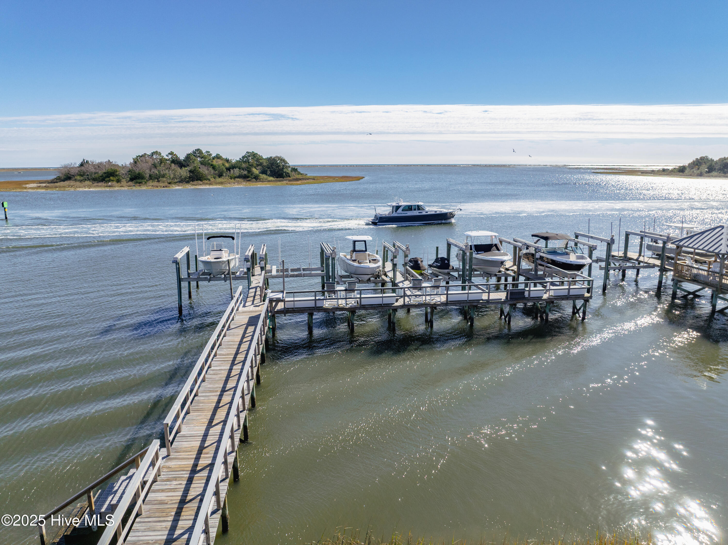 100541249 | Photo 91