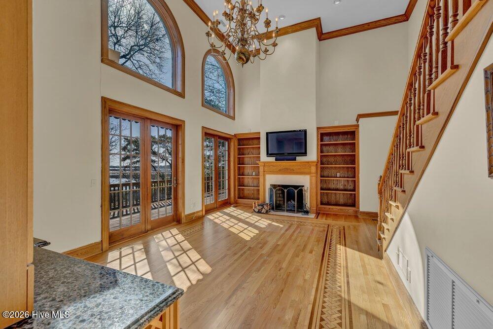 100558488 | Photo 11