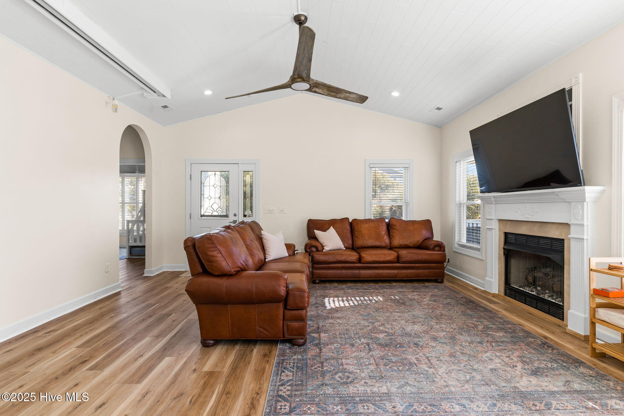 100542158 | Photo 29