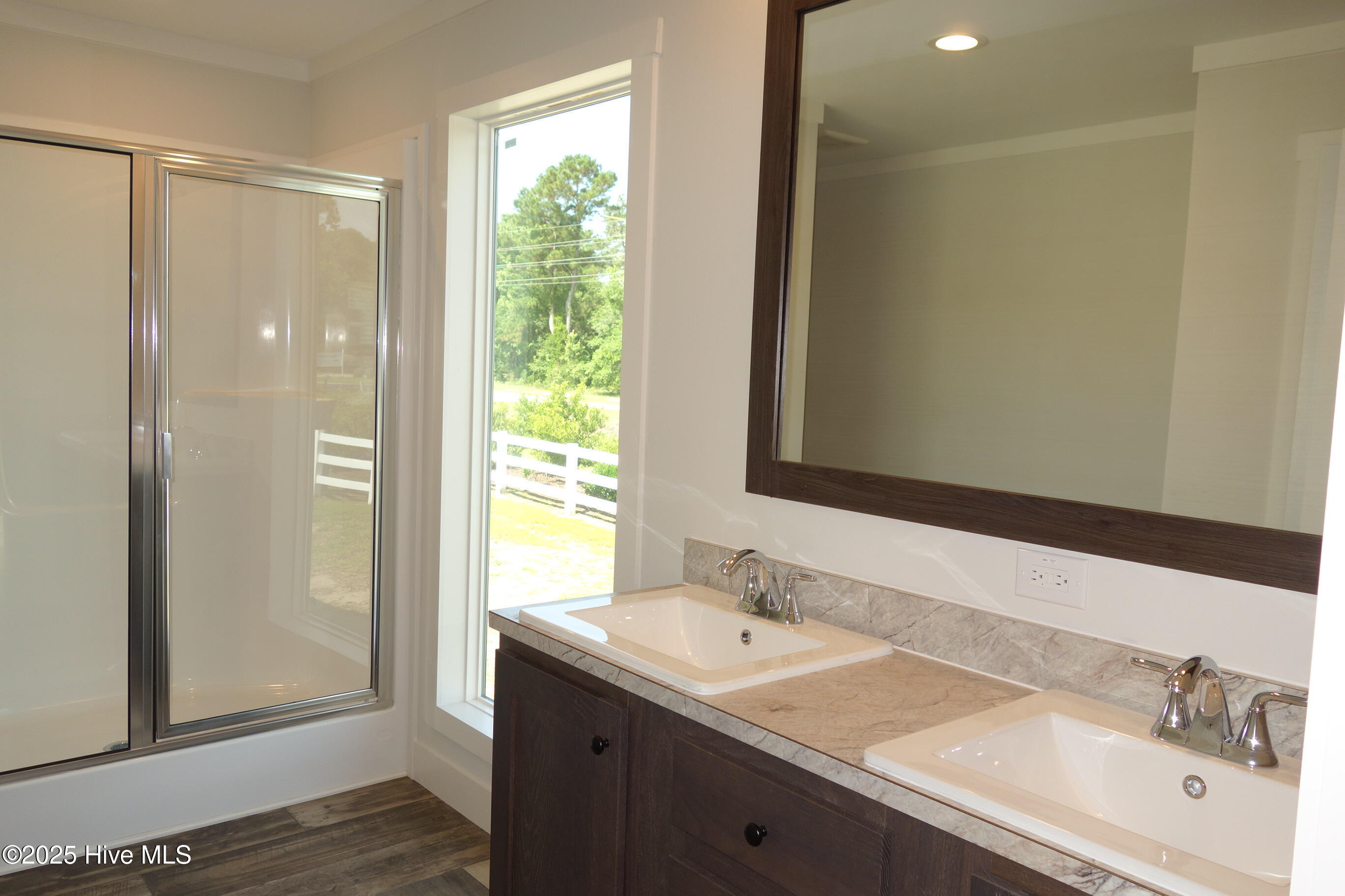 100514652 | Photo 15