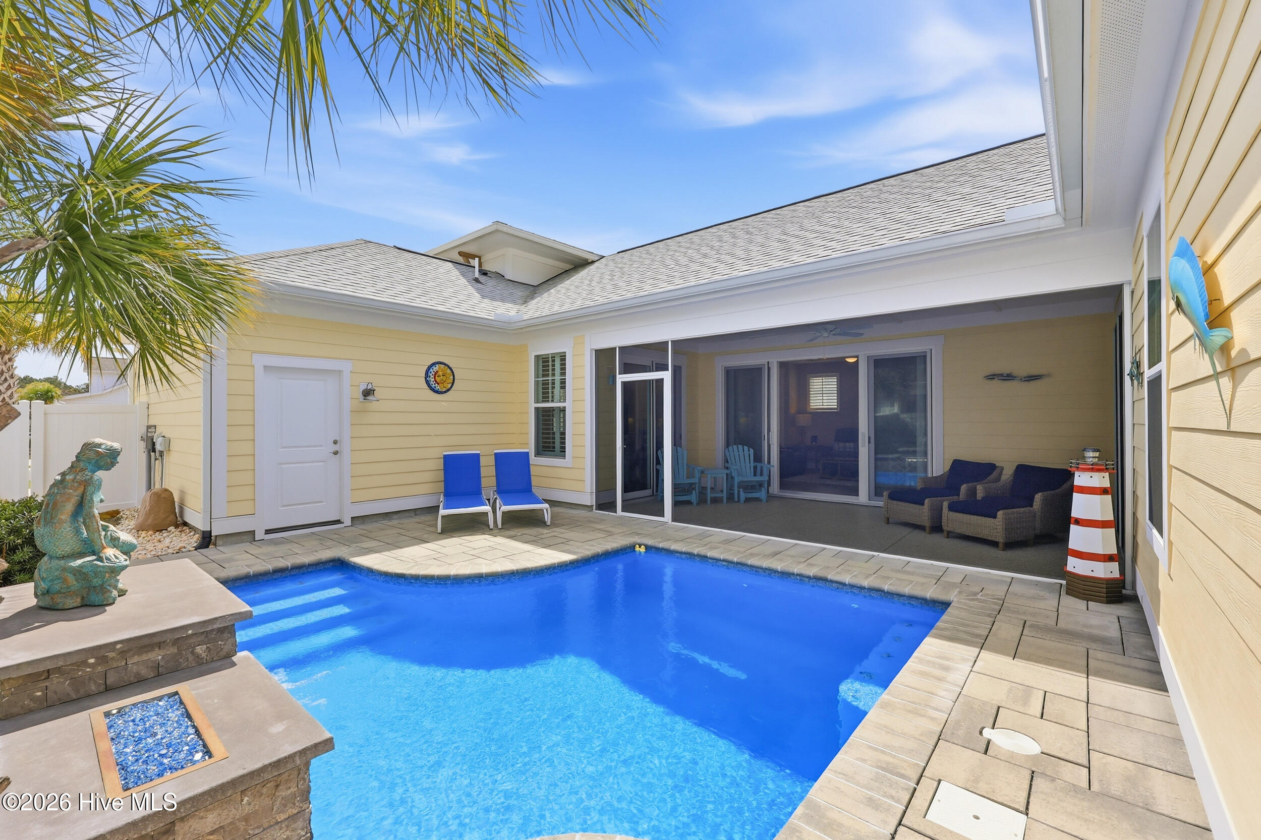 100563402 | Photo 30