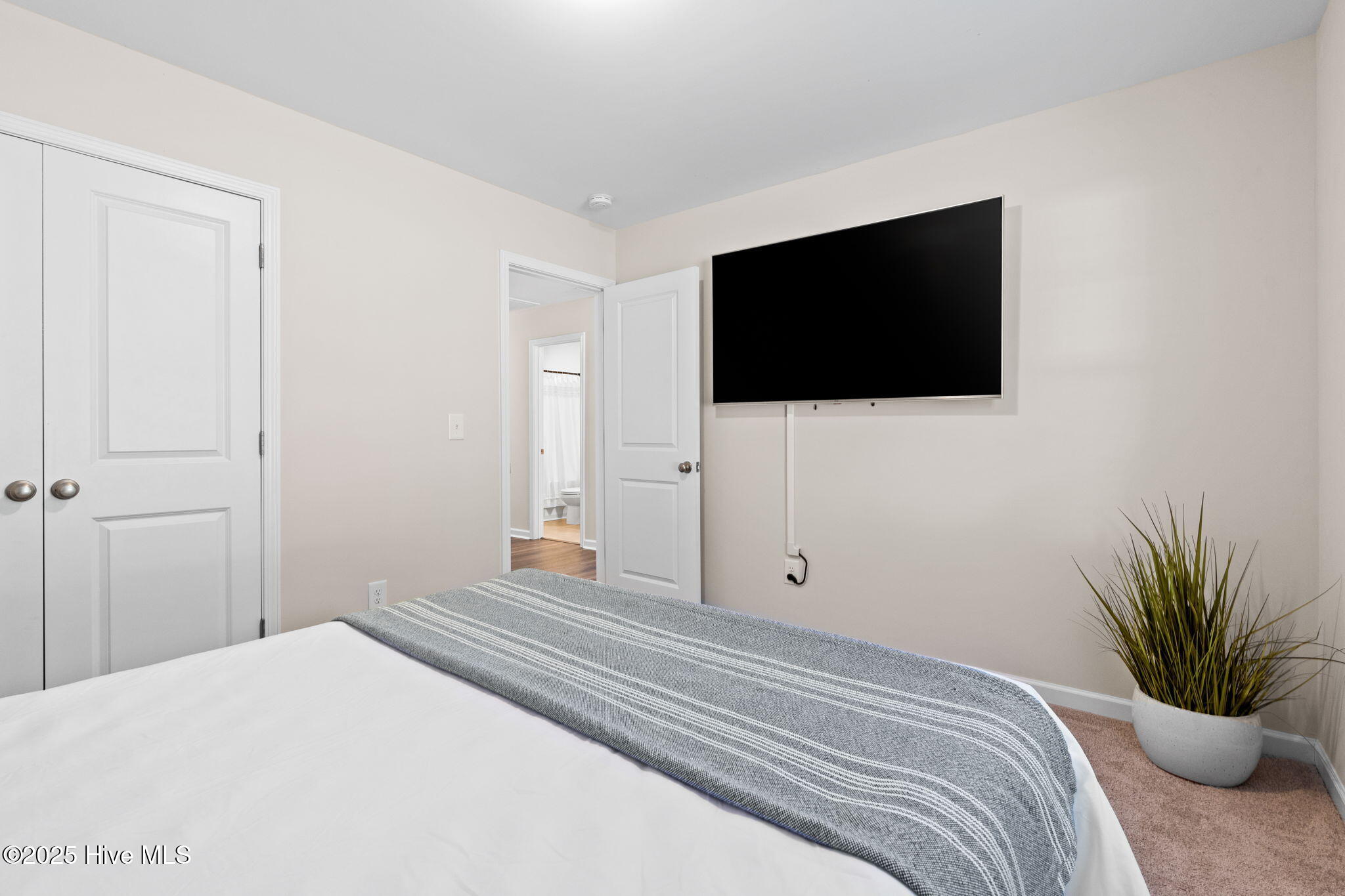 100549015 | Photo 24