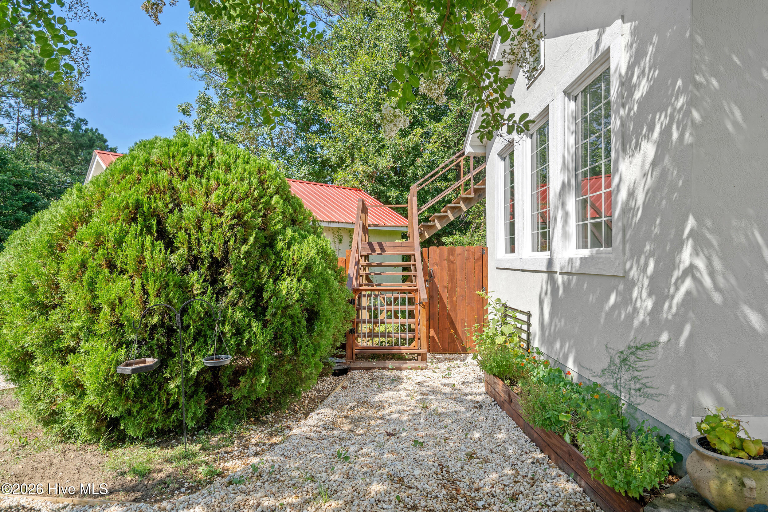 100548426 | Photo 32