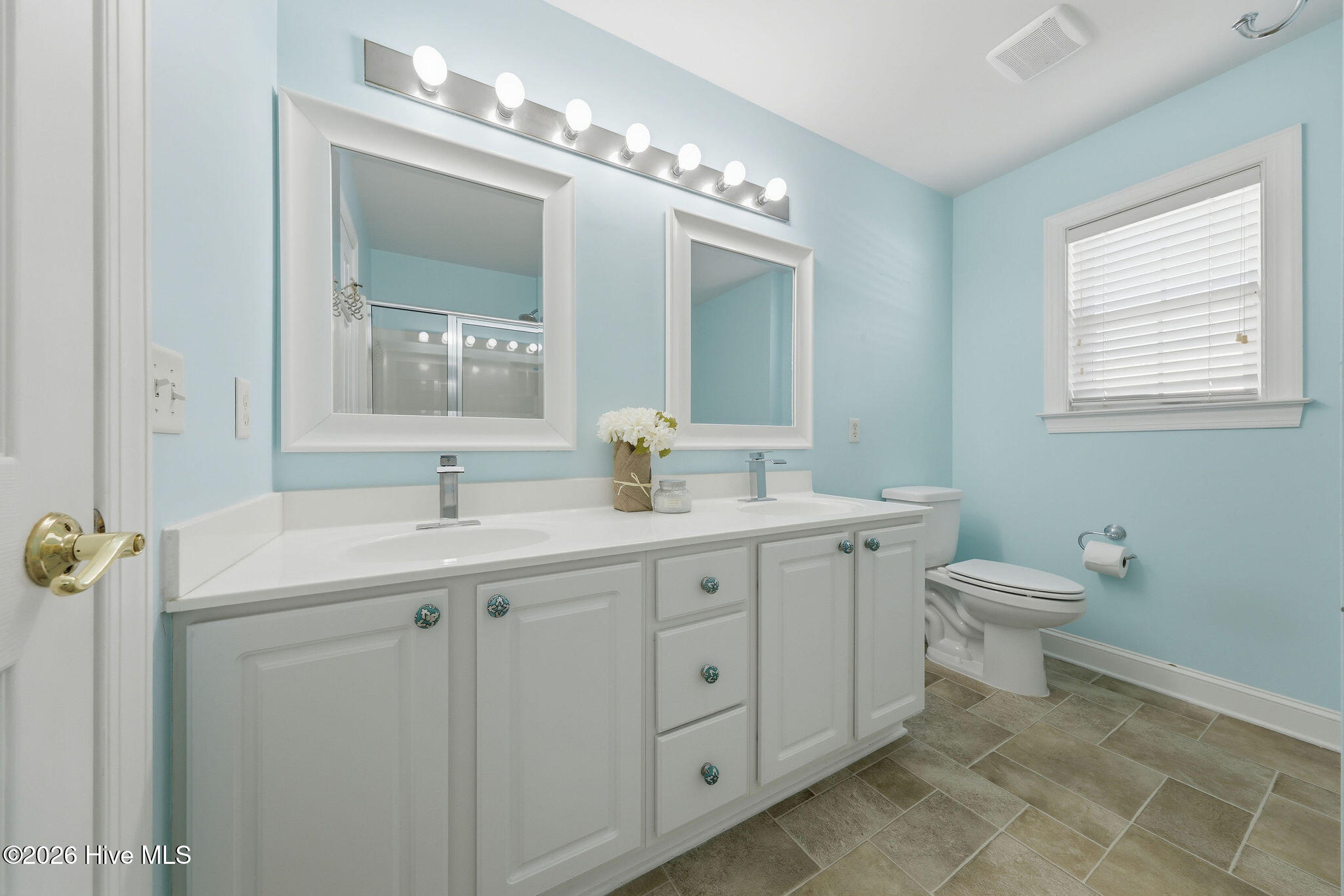 100559999 | Photo 24