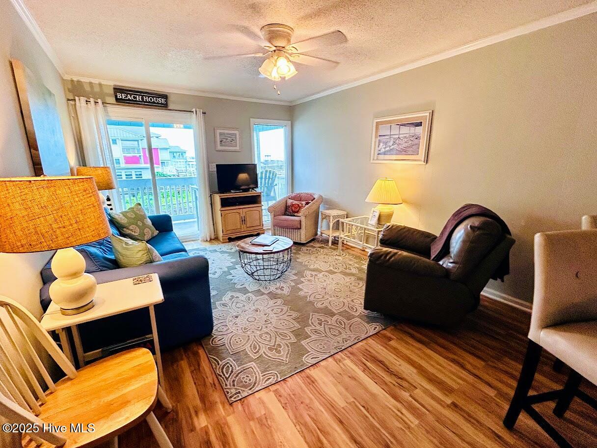 918 Carolina Beach Avenue N 2b, Carolina Beach, NC 28428 – photo 13: 918 CB Ave N 2B liv