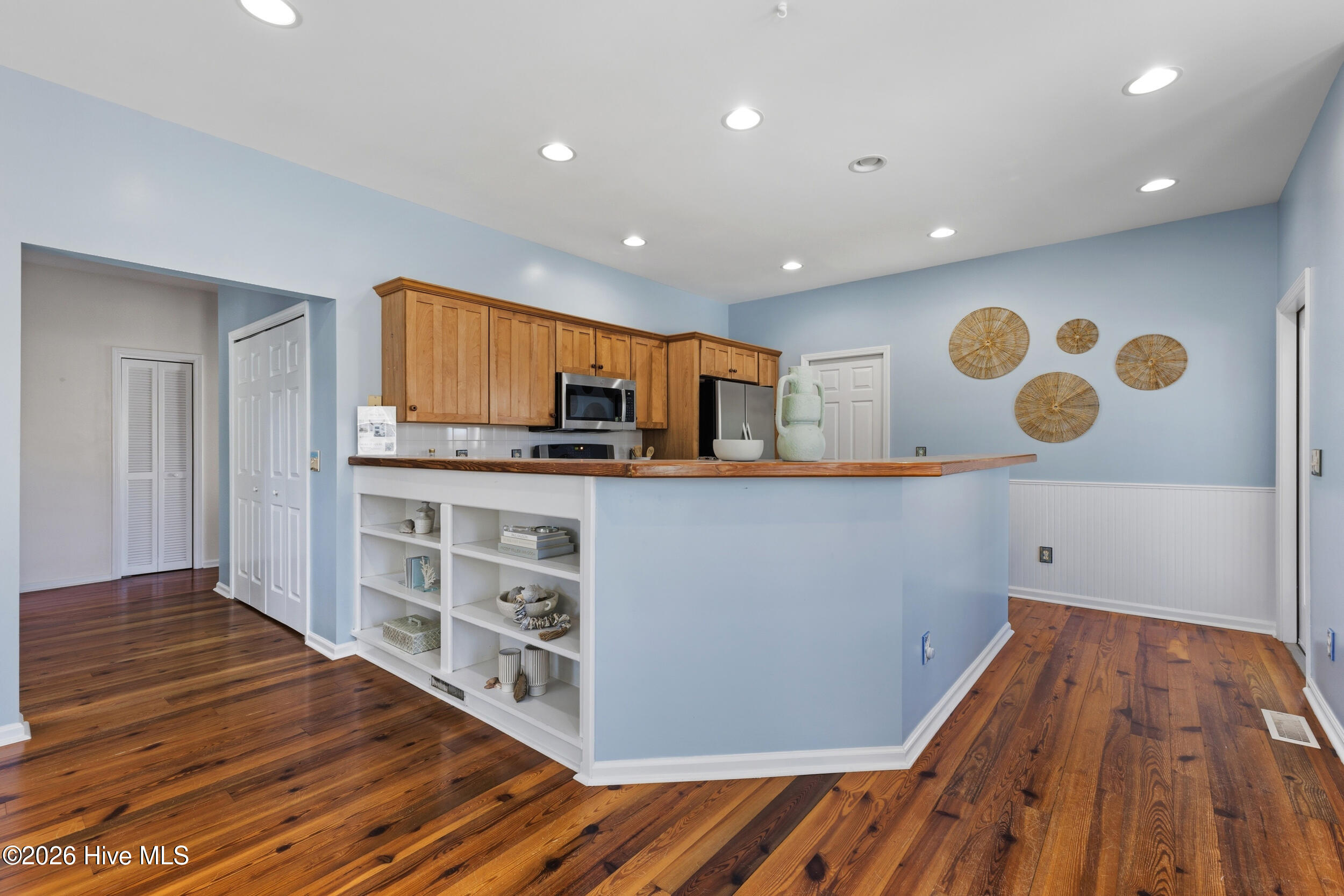 100535794 | Photo 18