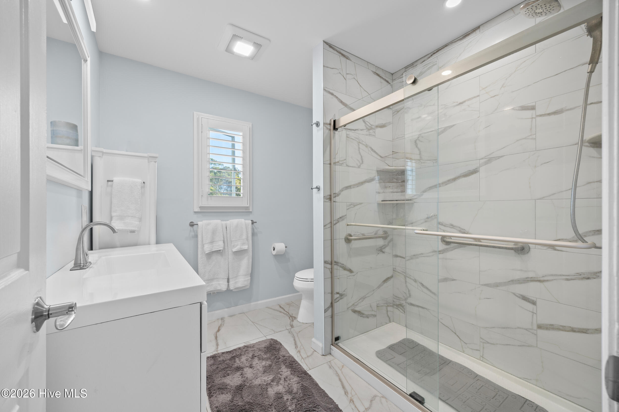 100564811 | Photo 47