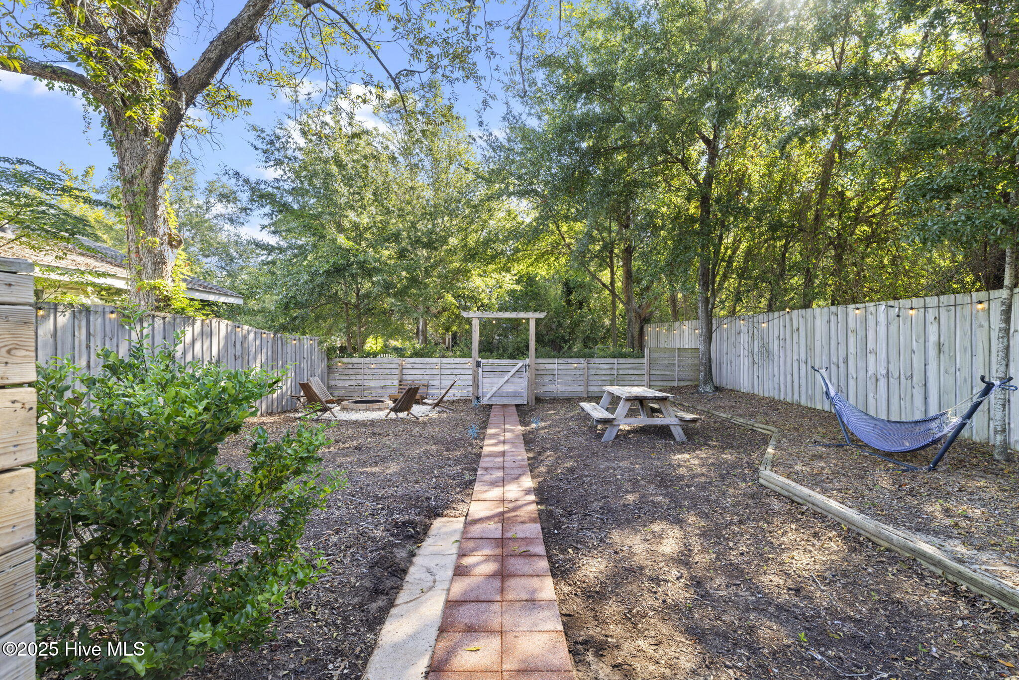 100531966 | Photo 37