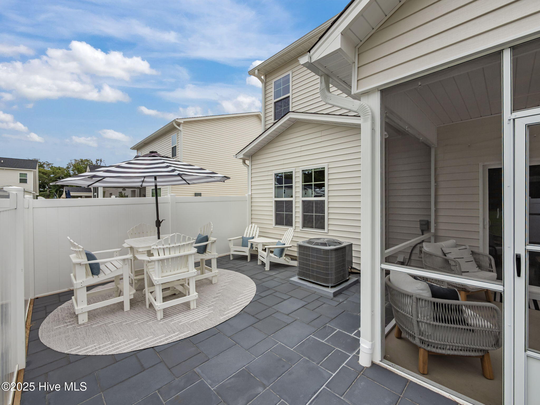 100546187 | Photo 15