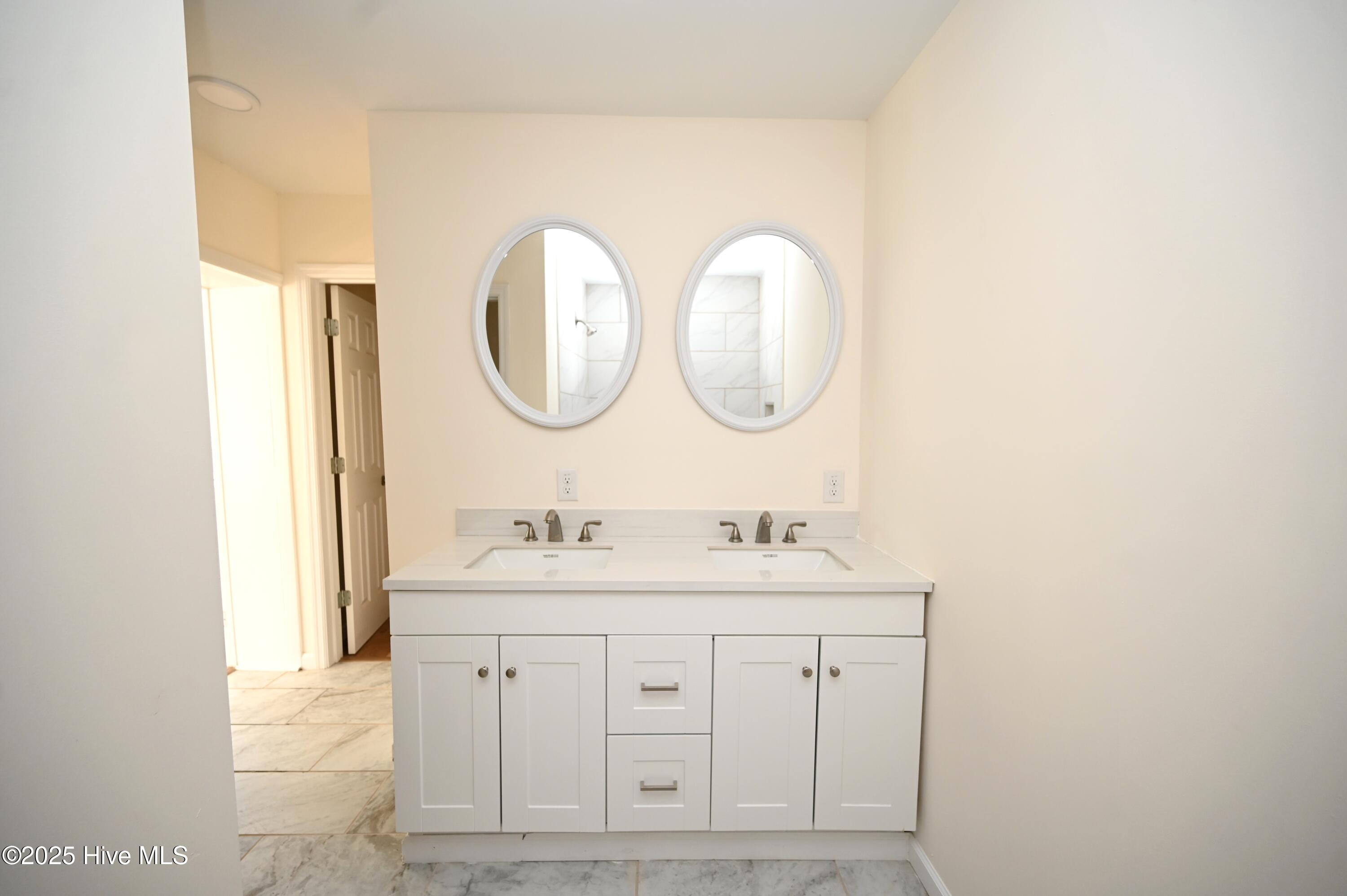 100500165 | Photo 16