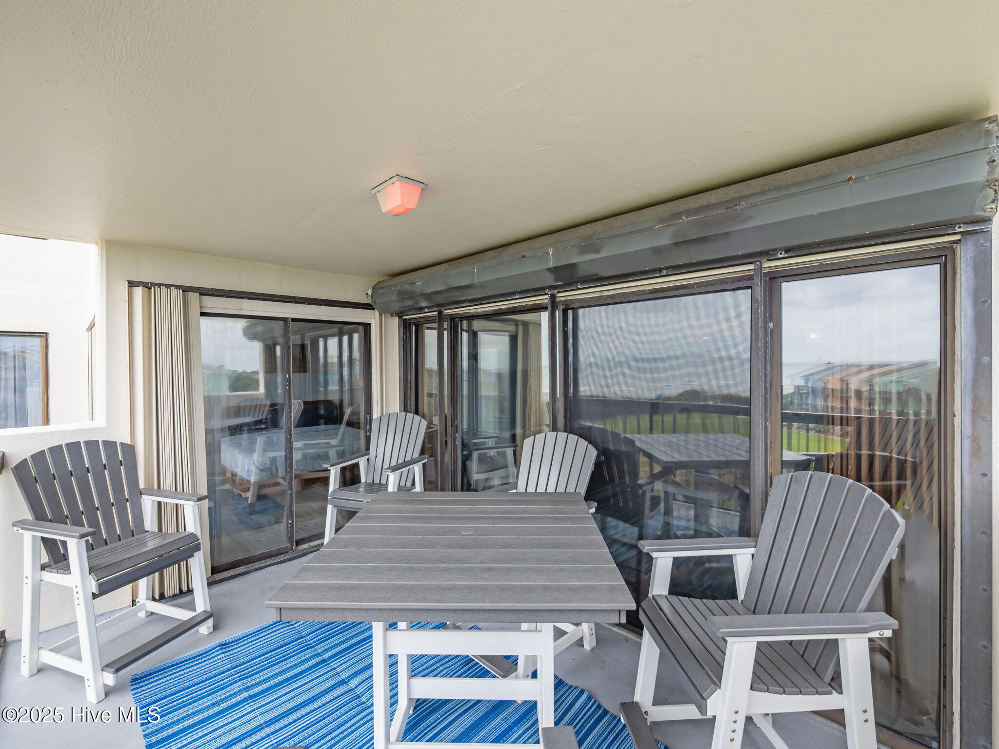 100520425 | Photo 40