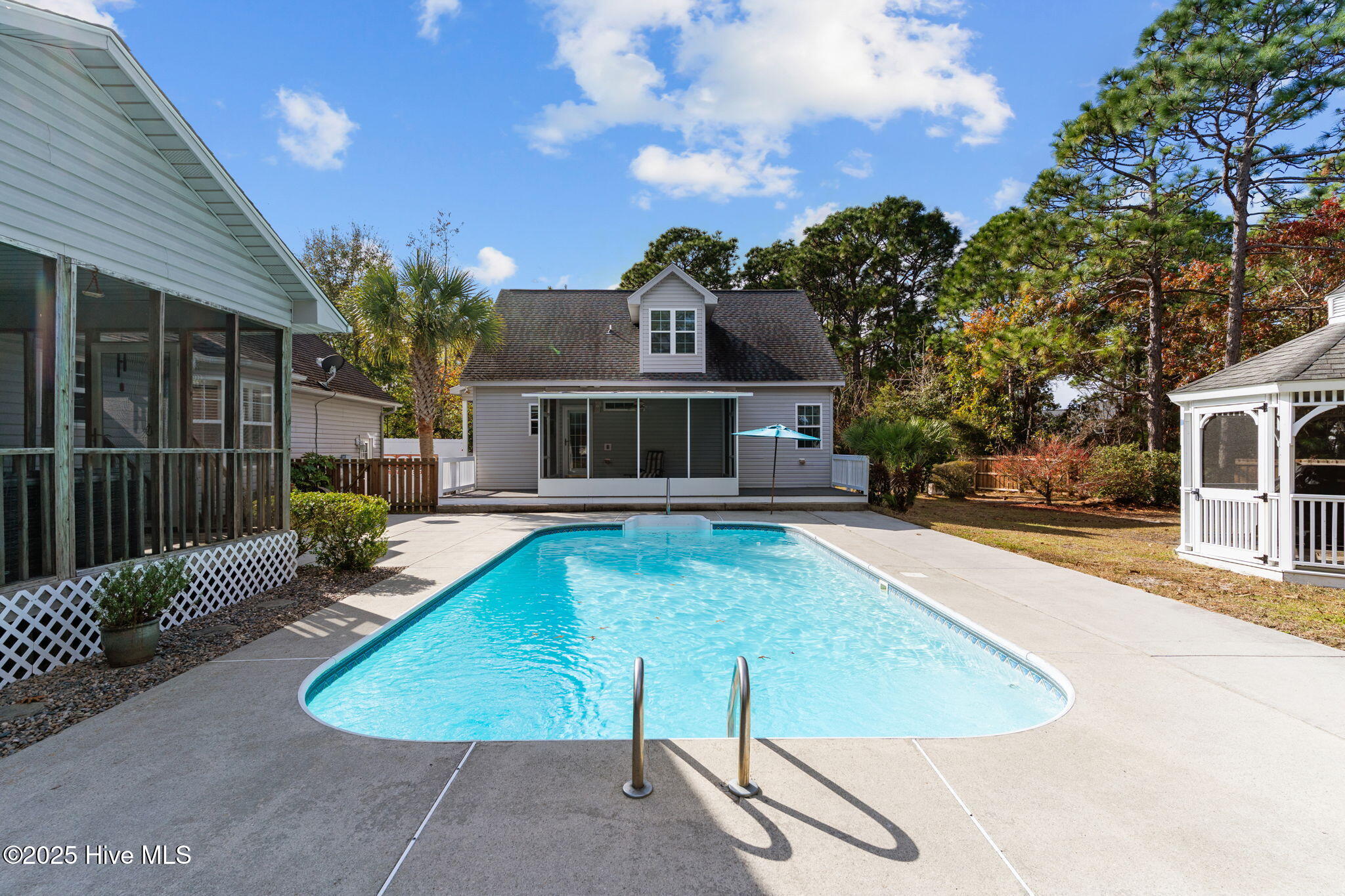 100543111 | Photo 39