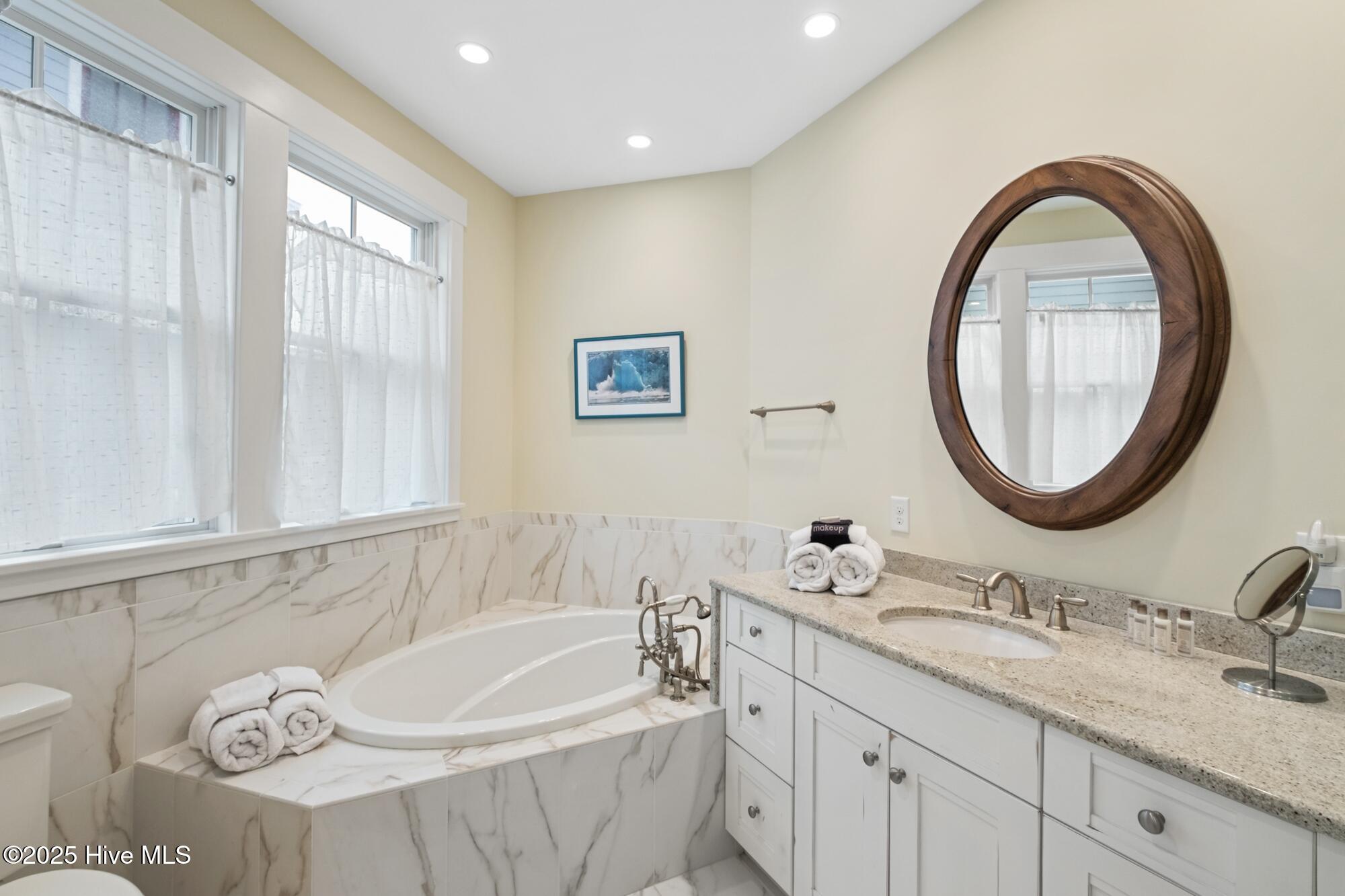 100492328 | Photo 27