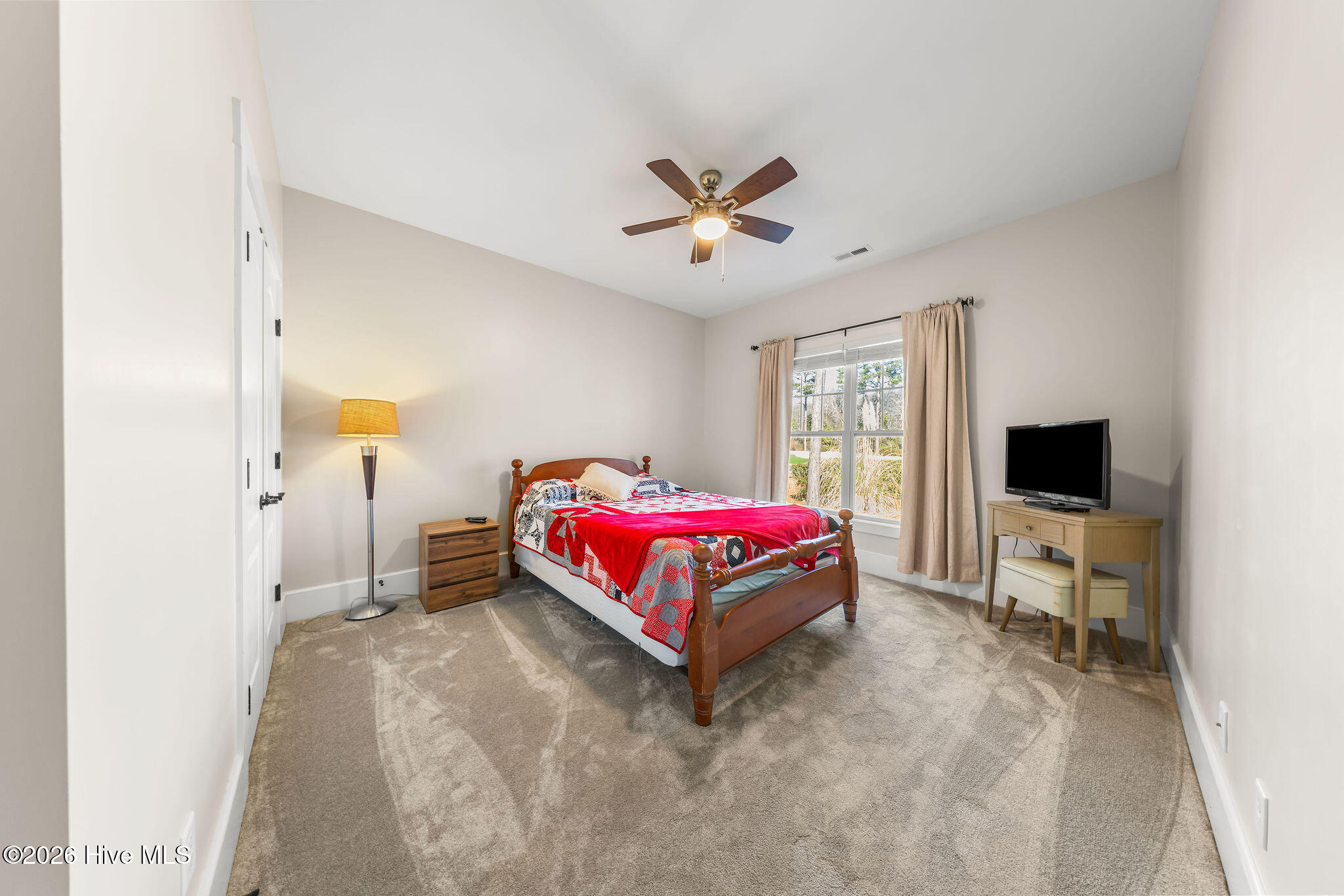 100548590 | Photo 33