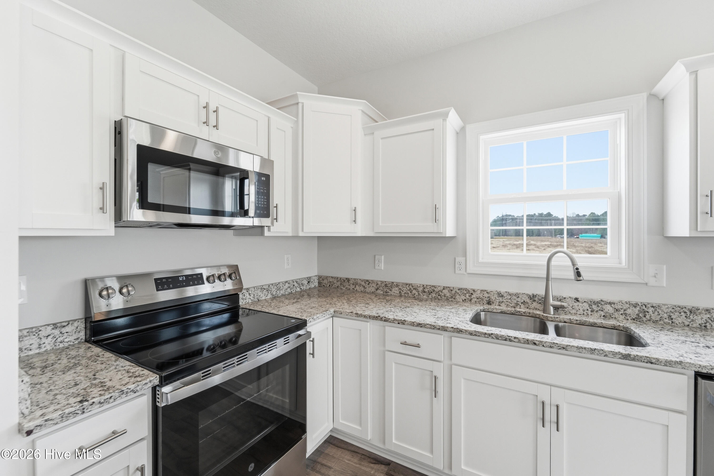 100526991 | Photo 16