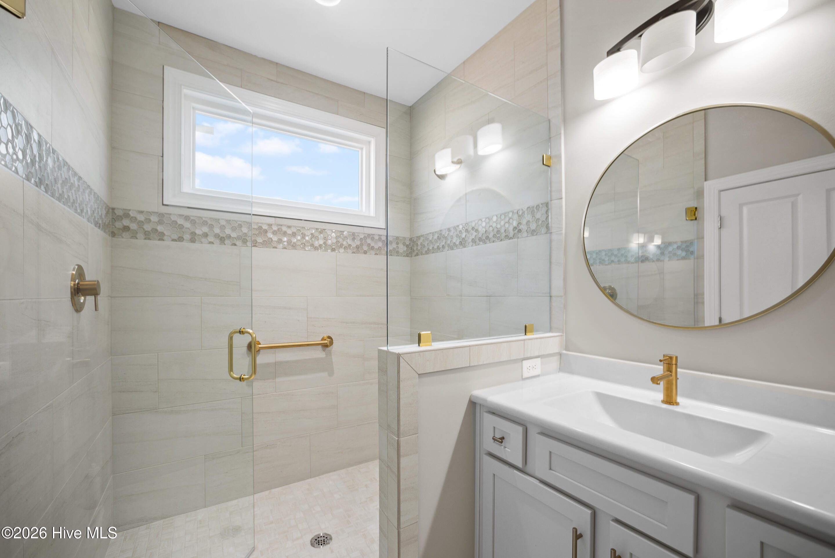 100557548 | Photo 16