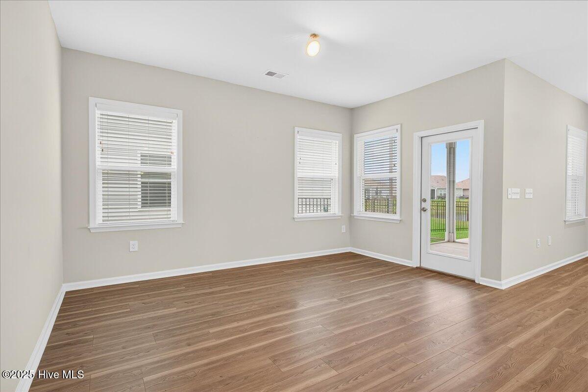 100522416 | Photo 32