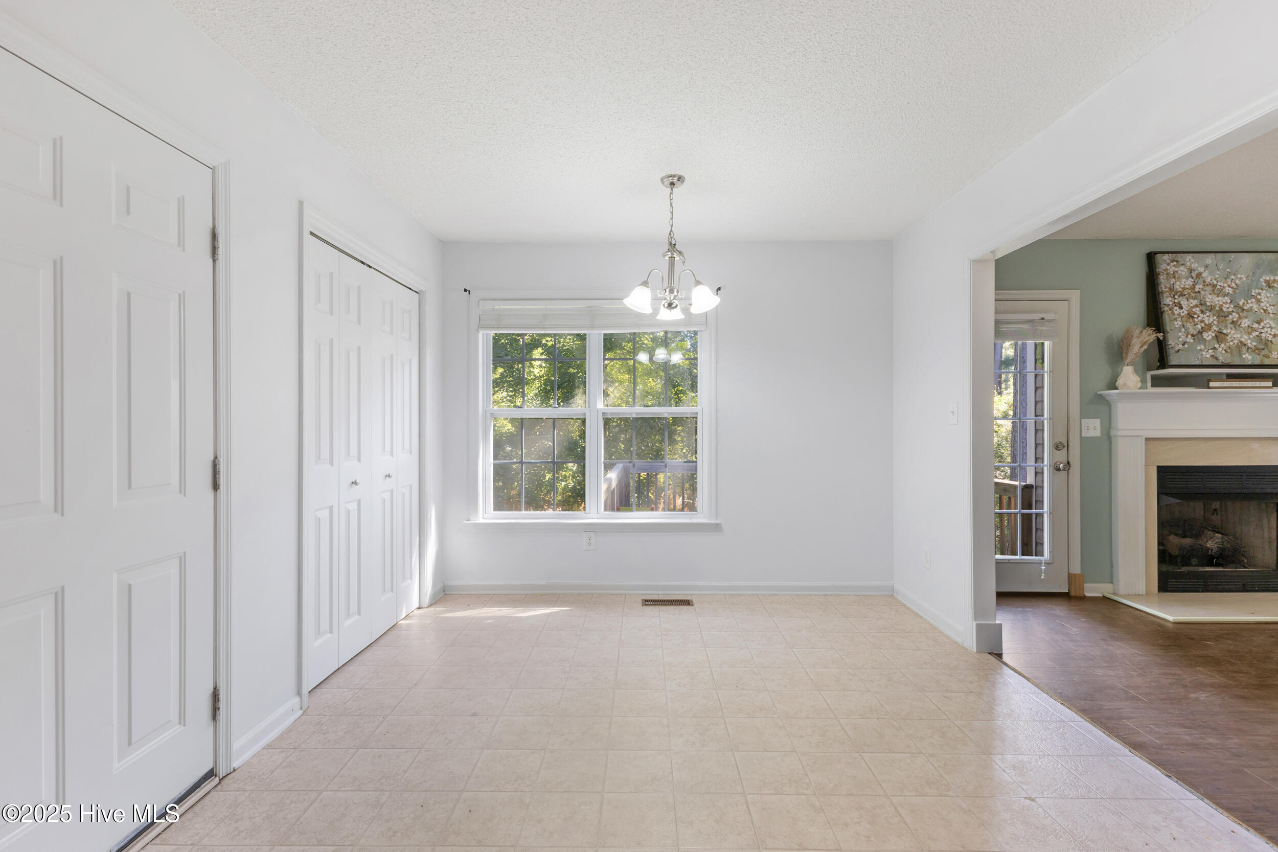 102 Lunington Mill Circle, Burgaw, NC 28425 – photo 10: Kitchen/Breakfast Nook