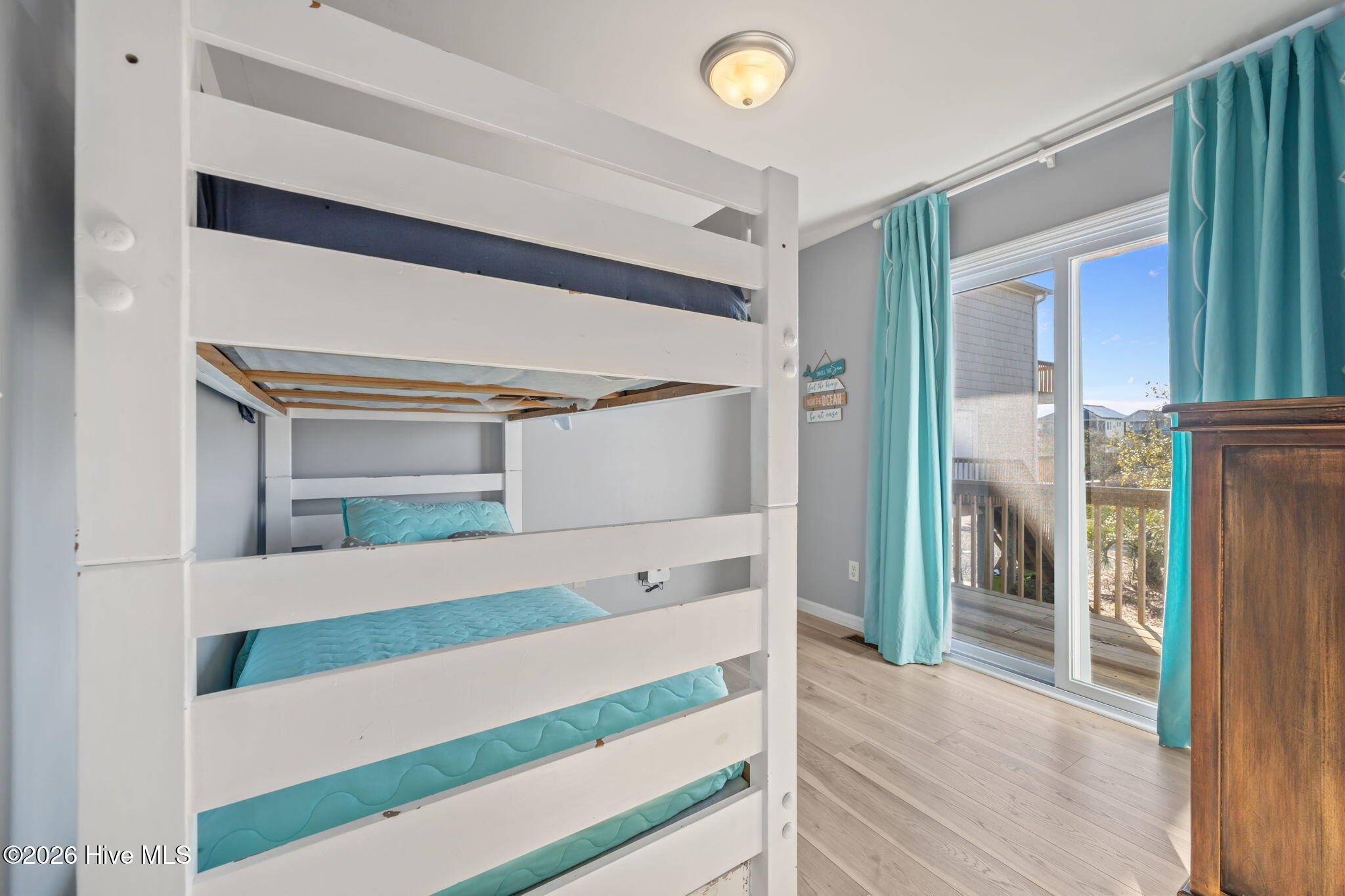 100560974 | Photo 27