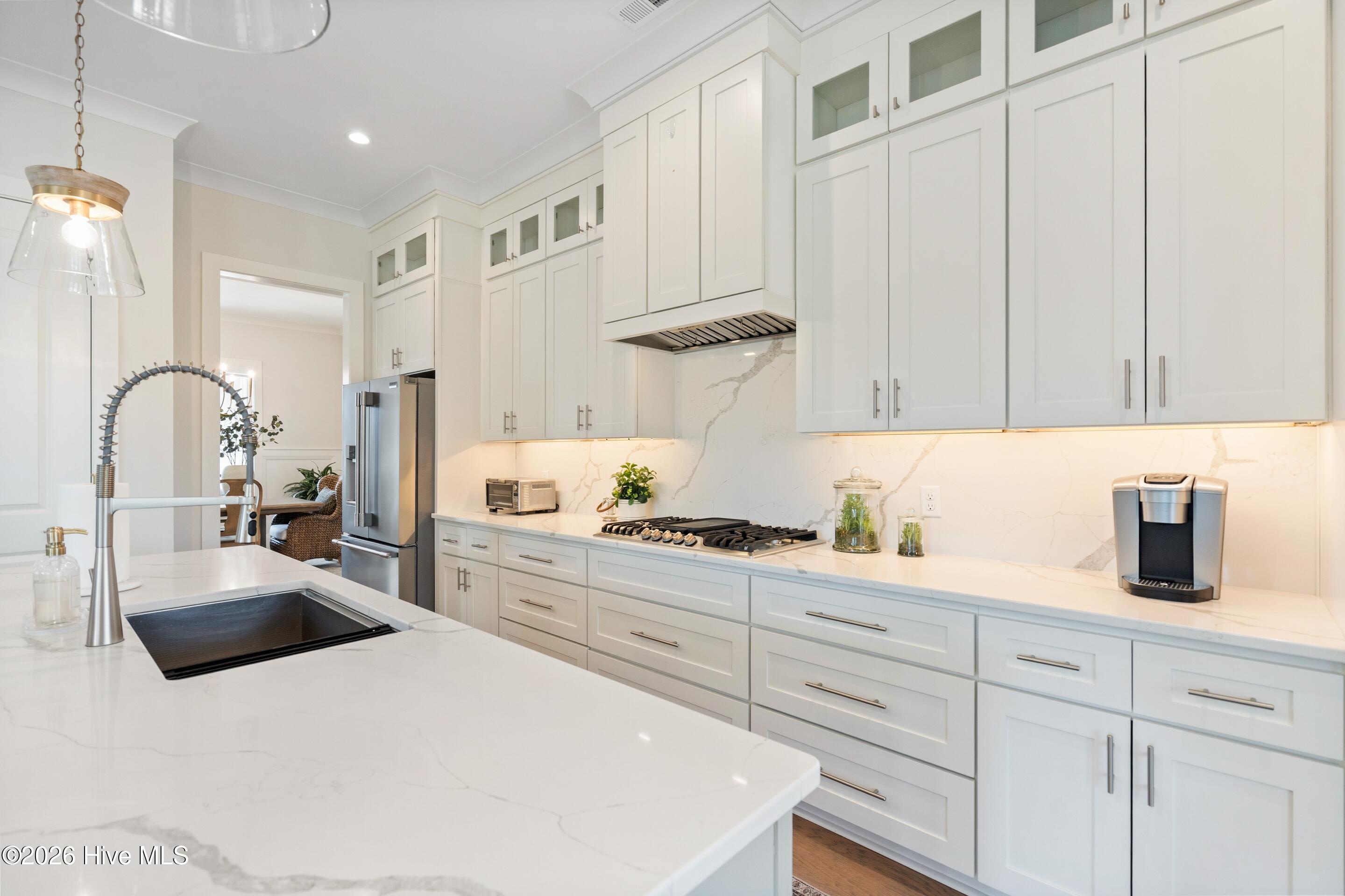 100546830 | Photo 17