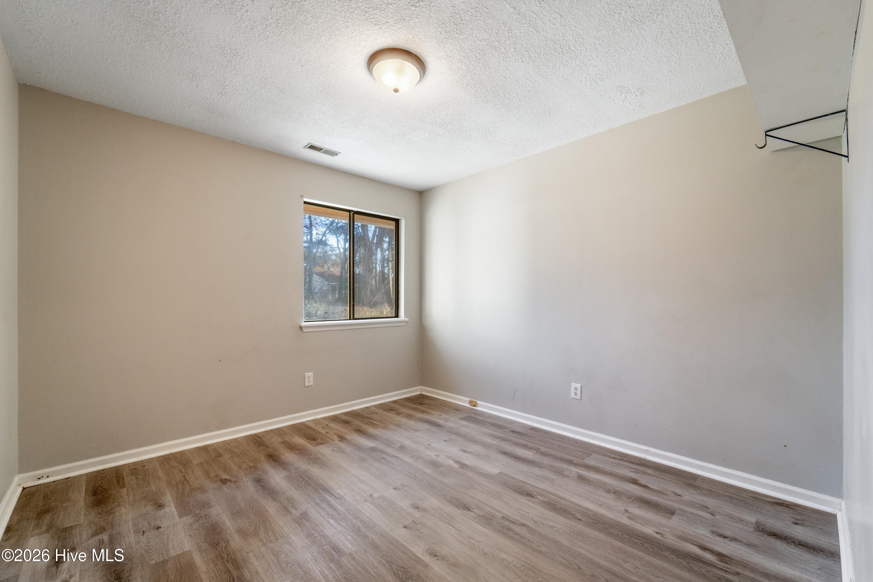 100543463 | Photo 13