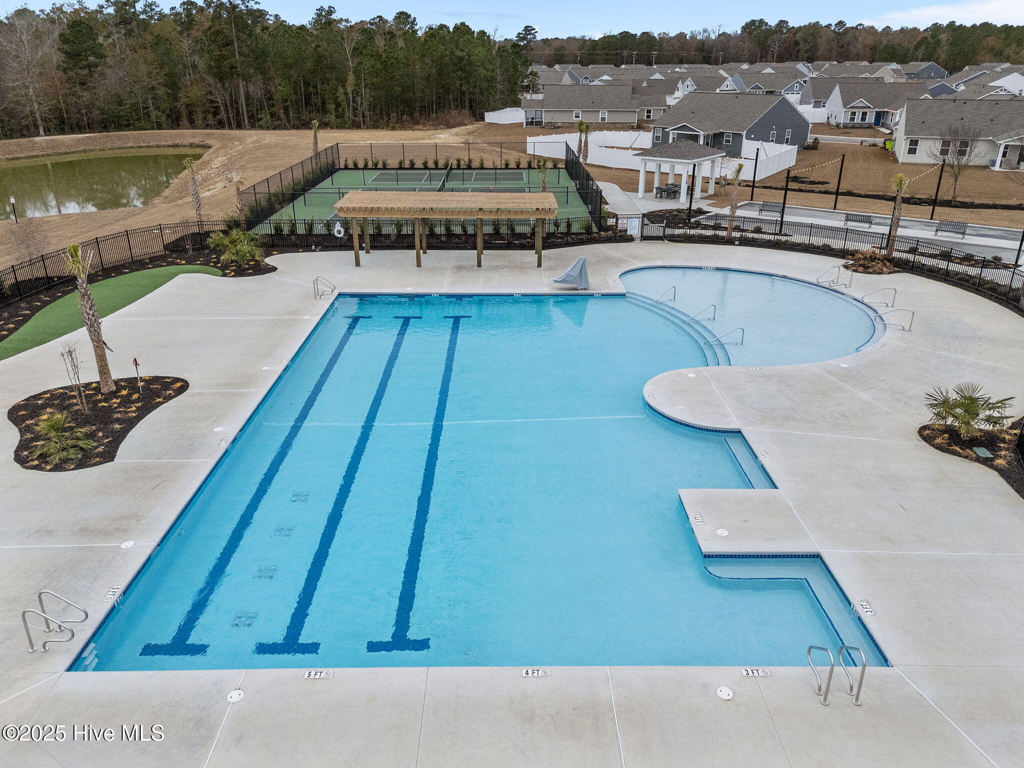 100546281 | Photo 40