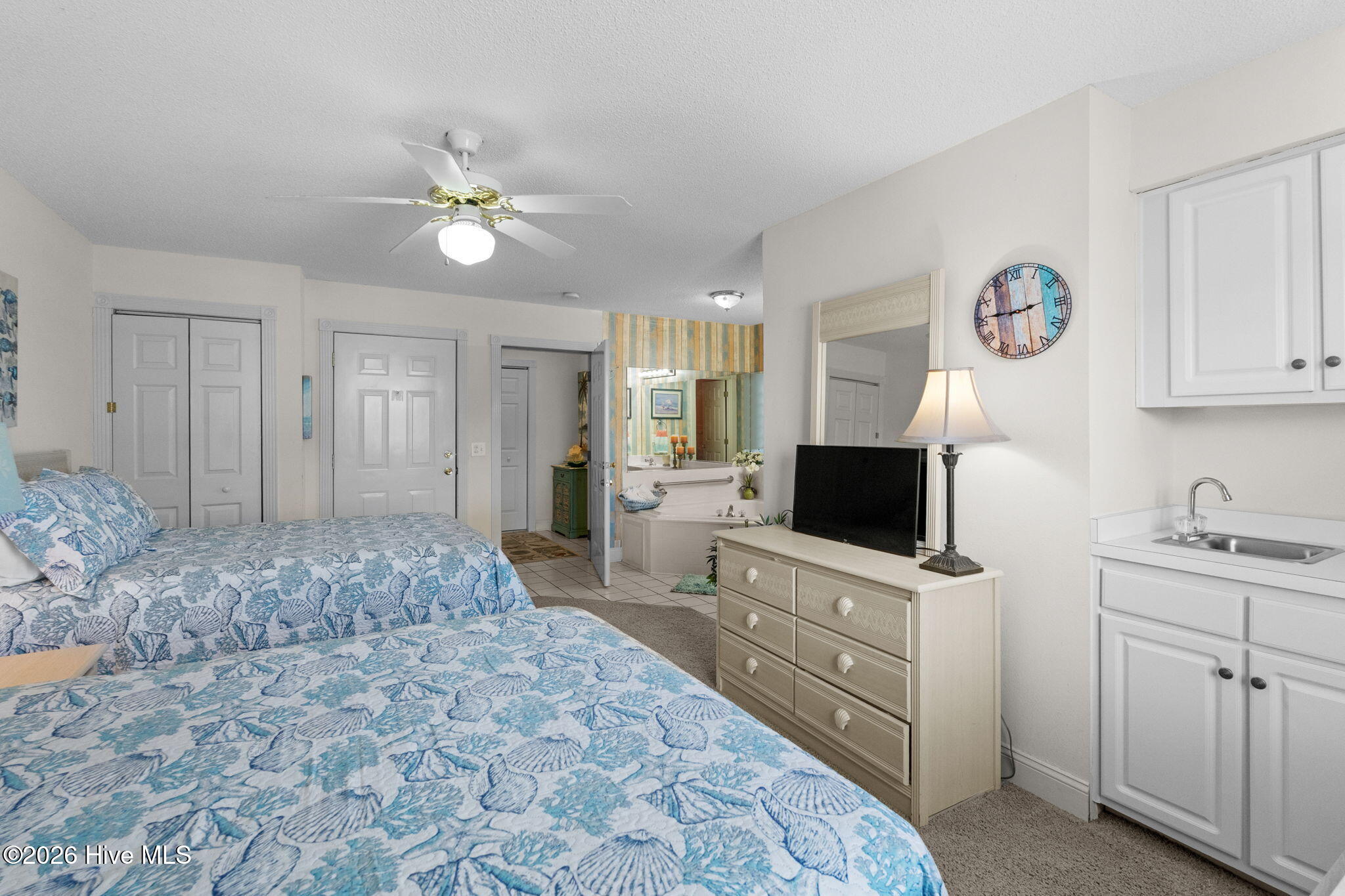 100558882 | Photo 33