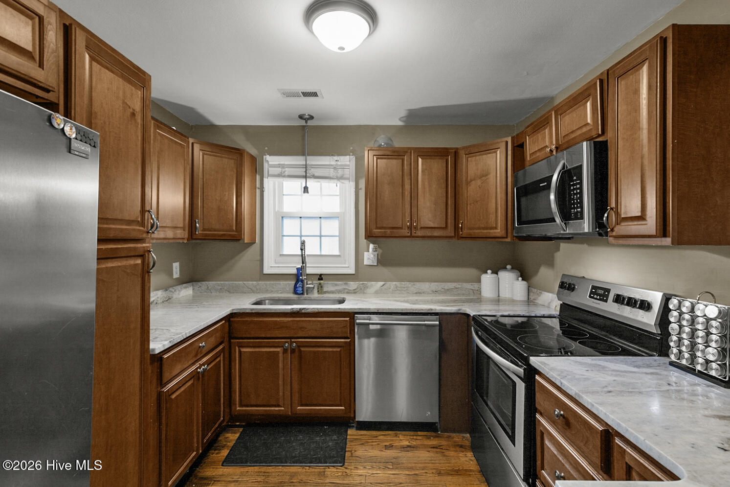 100550663 | Photo 19